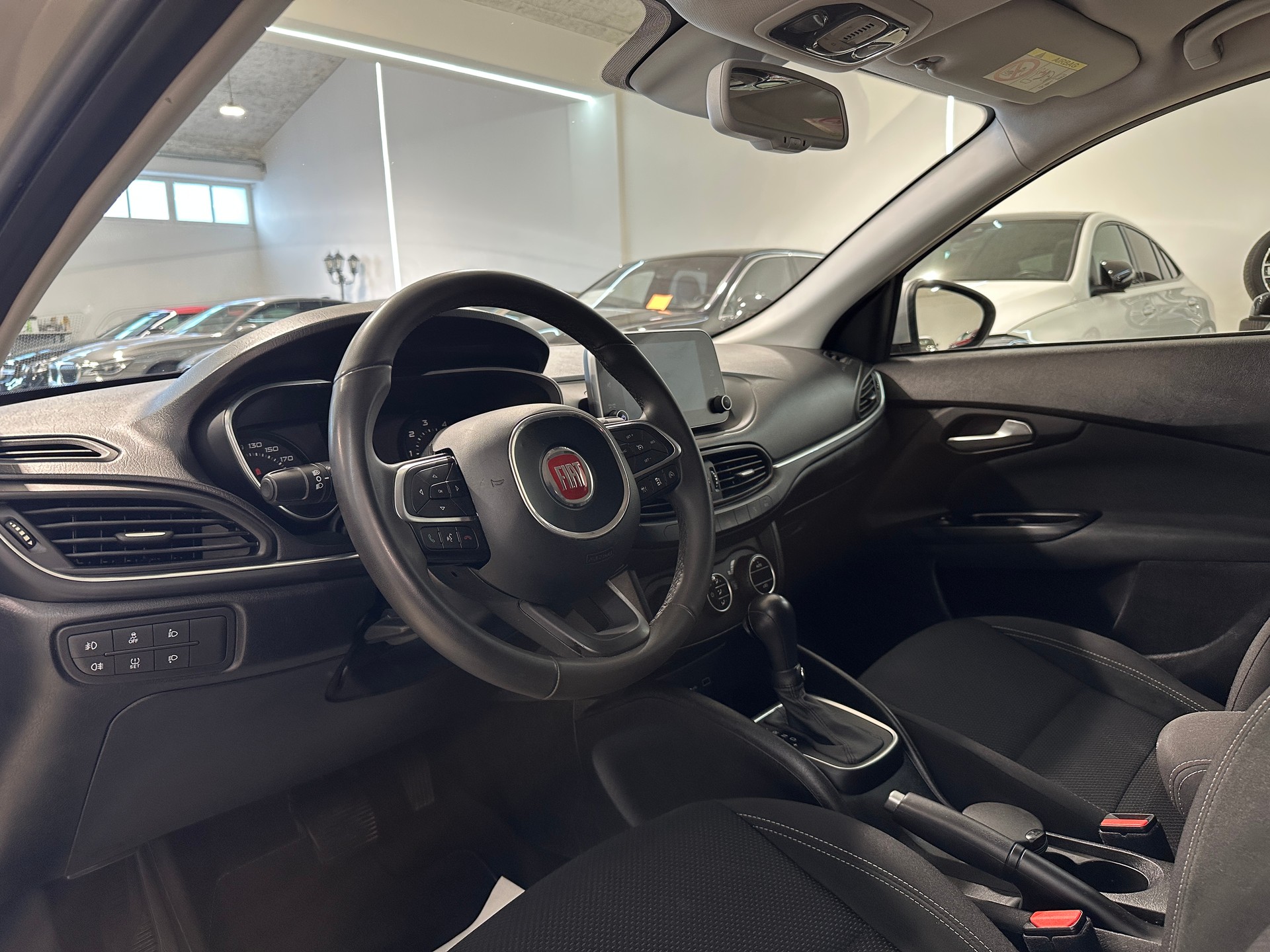 FIAT Tipo 1.6MJ Station Wagon Lounge DCT-image-1