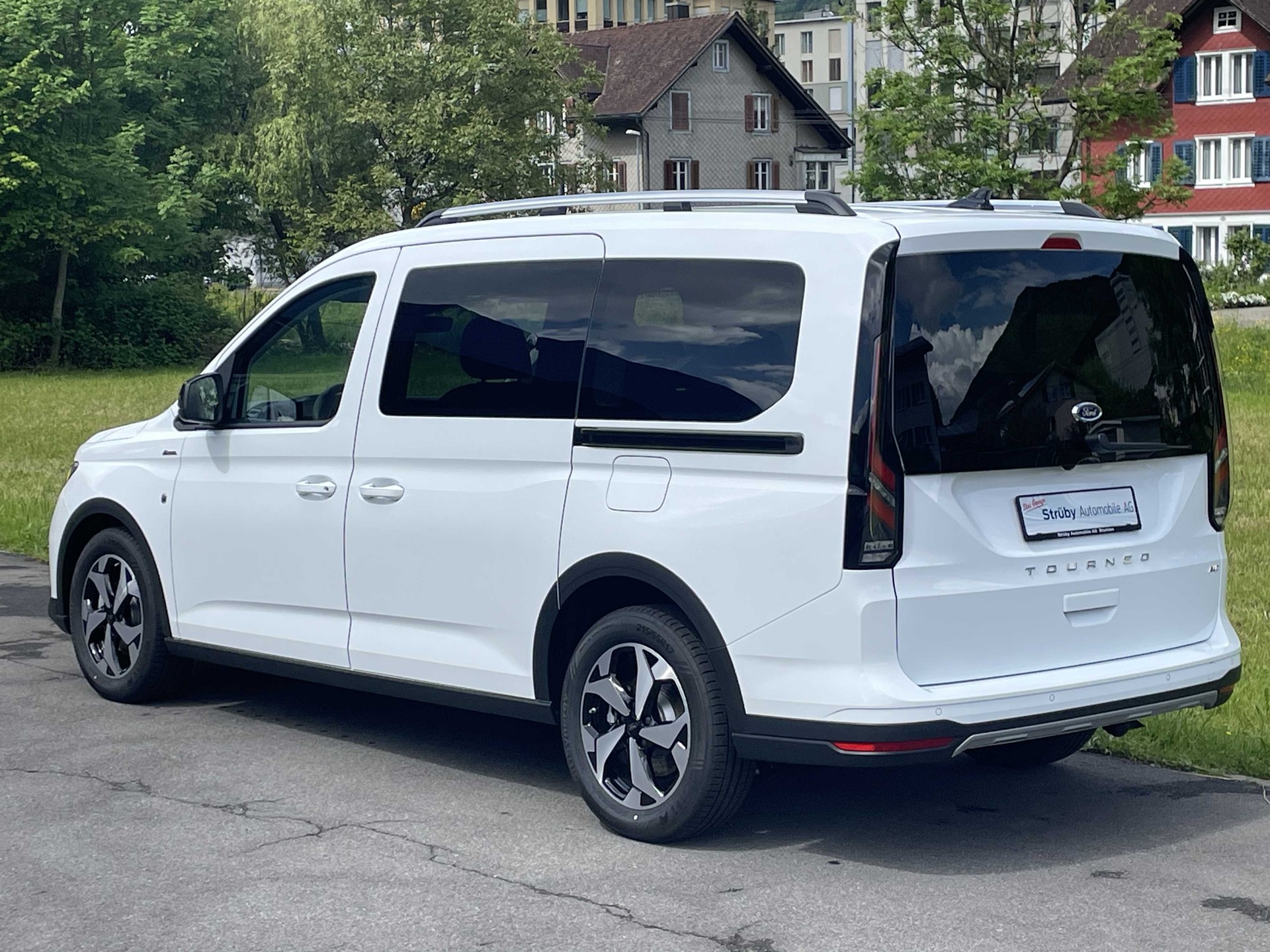 FORD Tourneo Grand Connect 2.0 EcoBlue 122PS Active 4x4-image-3
