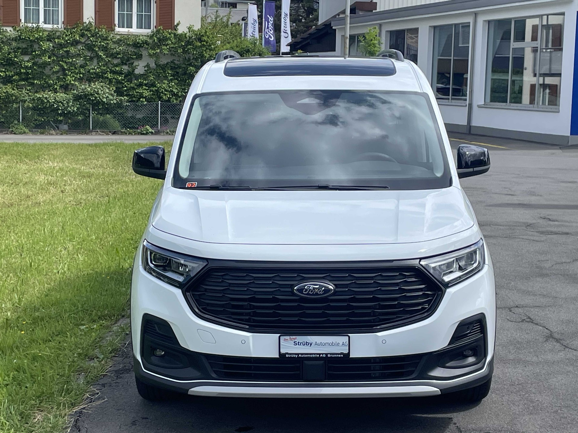 FORD Tourneo Grand Connect 2.0 EcoBlue 122PS Active 4x4-image-1