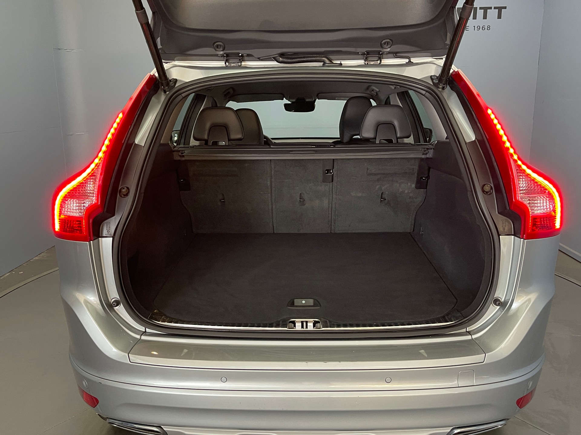 VOLVO XC60 2.4 D4 Summum AWD S/S-image-7