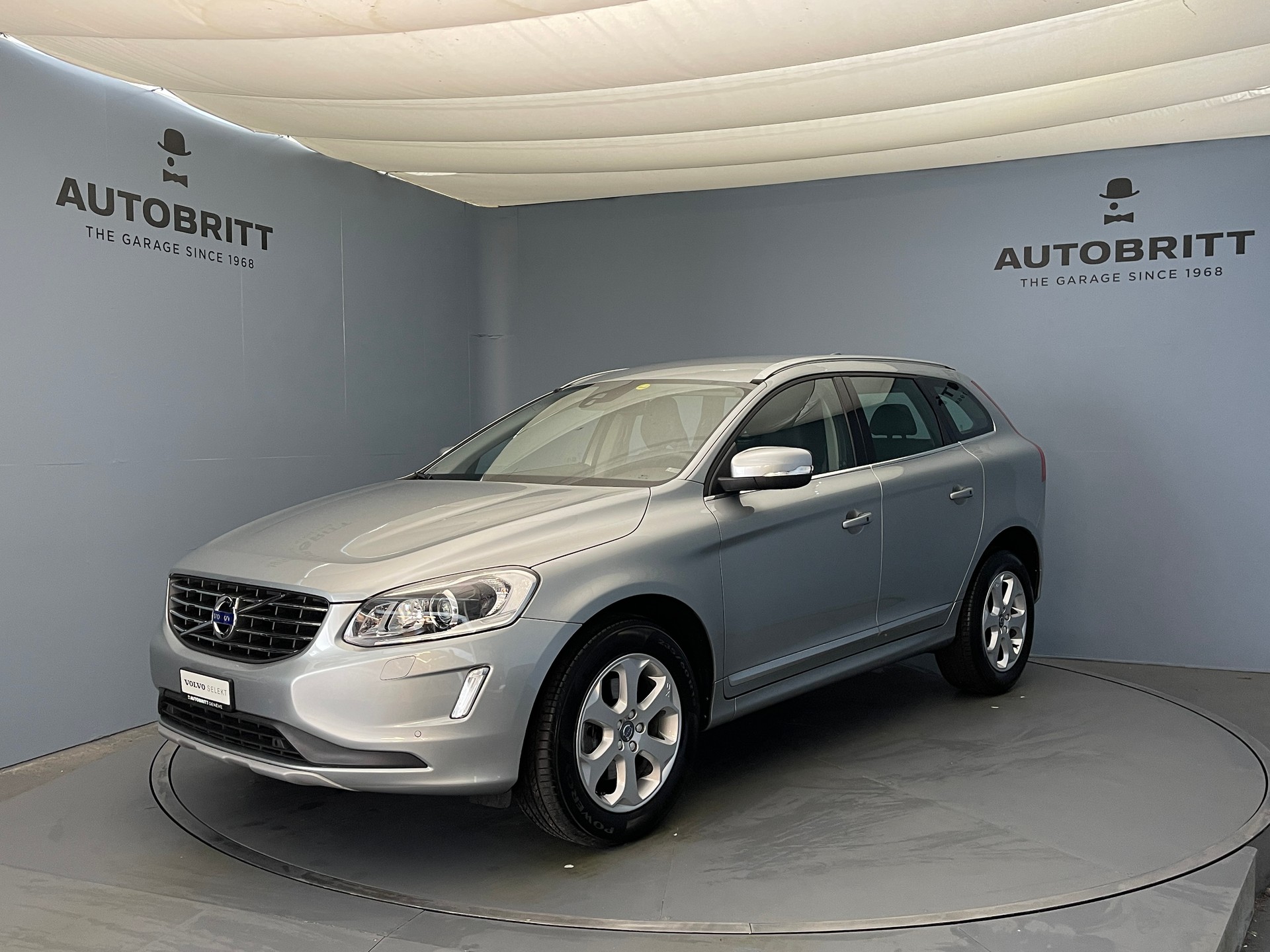 VOLVO XC60 2.4 D4 Summum AWD S/S-image-0