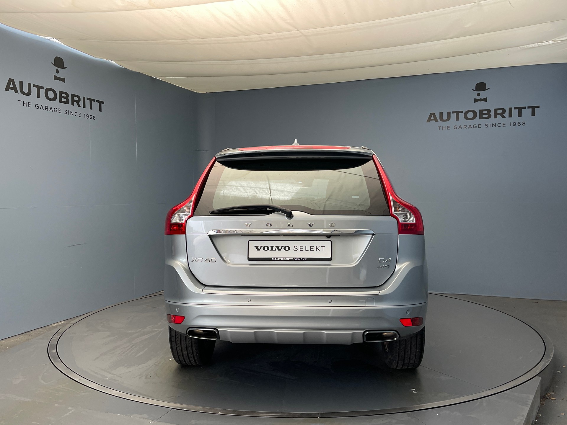 VOLVO XC60 2.4 D4 Summum AWD S/S-image-1