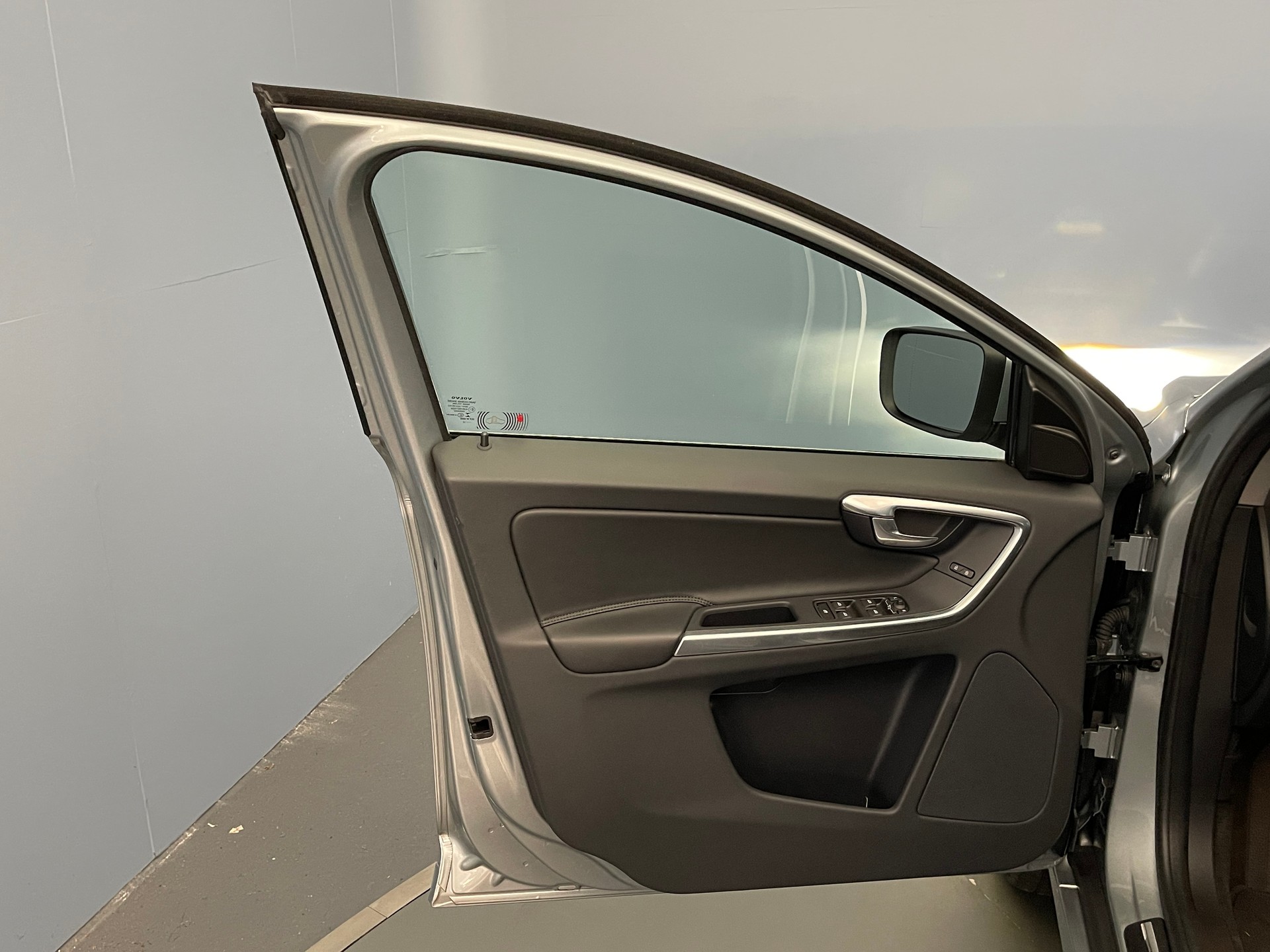 VOLVO XC60 2.4 D4 Summum AWD S/S-image-10