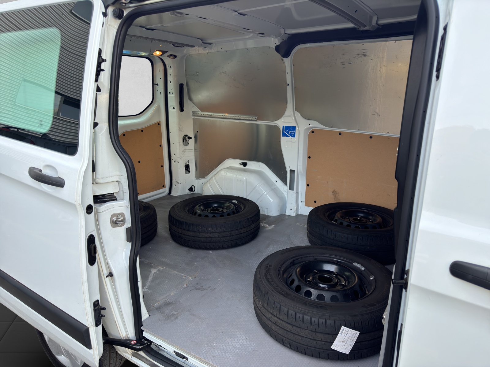 FORD Transit Custom Van 320 L1H1 Trend-image-13
