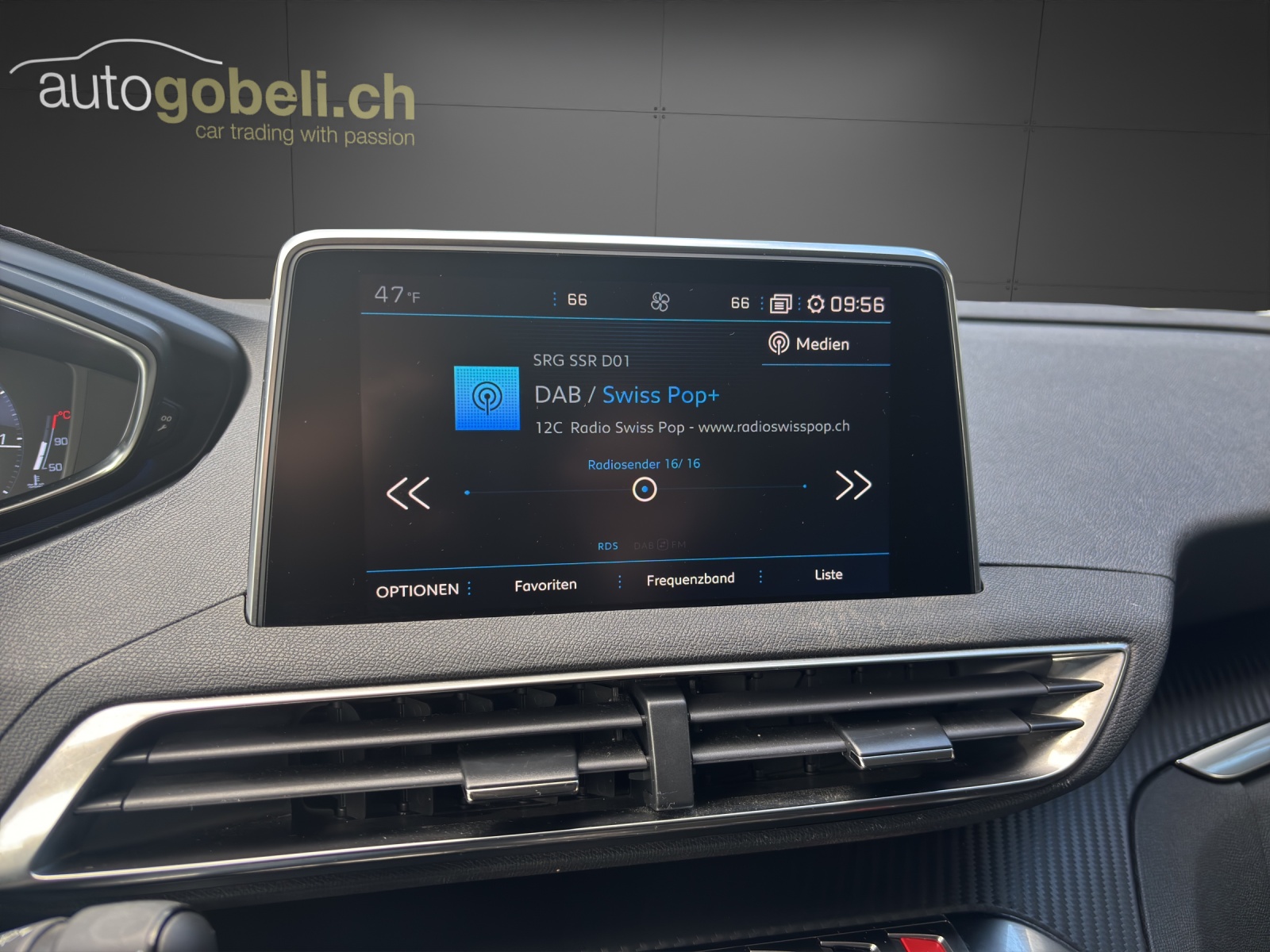 PEUGEOT 3008 1.2 PureTech Business Line EAT-image-9