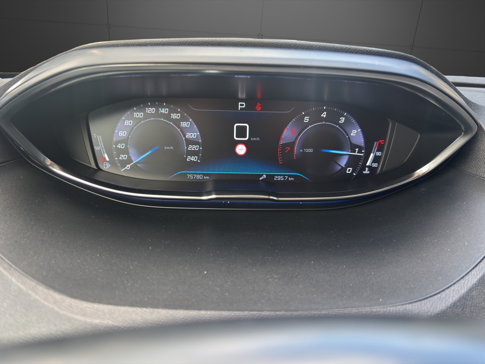 PEUGEOT 3008 1.2 PureTech Business Line EAT-image-6