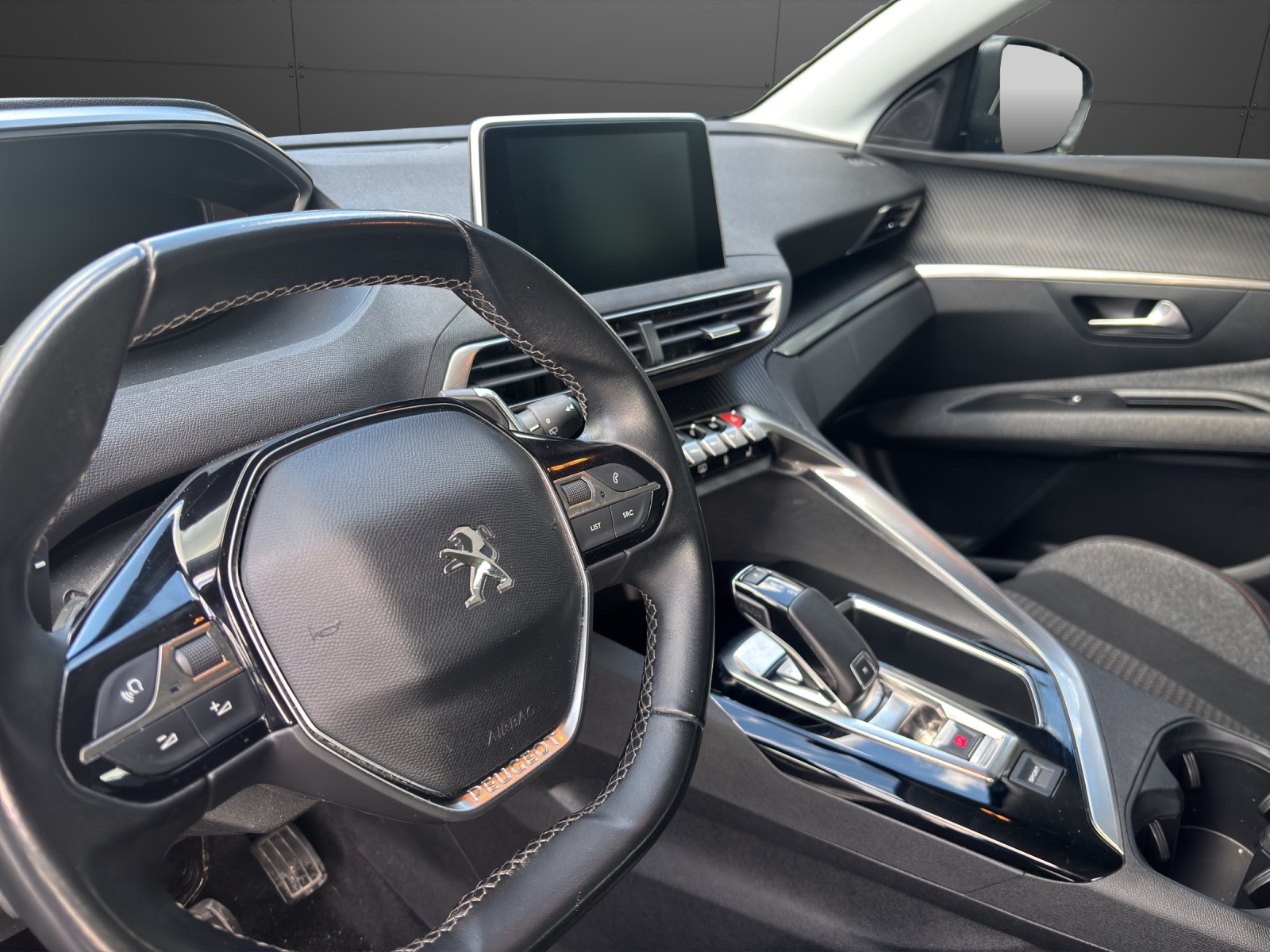 PEUGEOT 3008 1.2 PureTech Business Line EAT-image-4