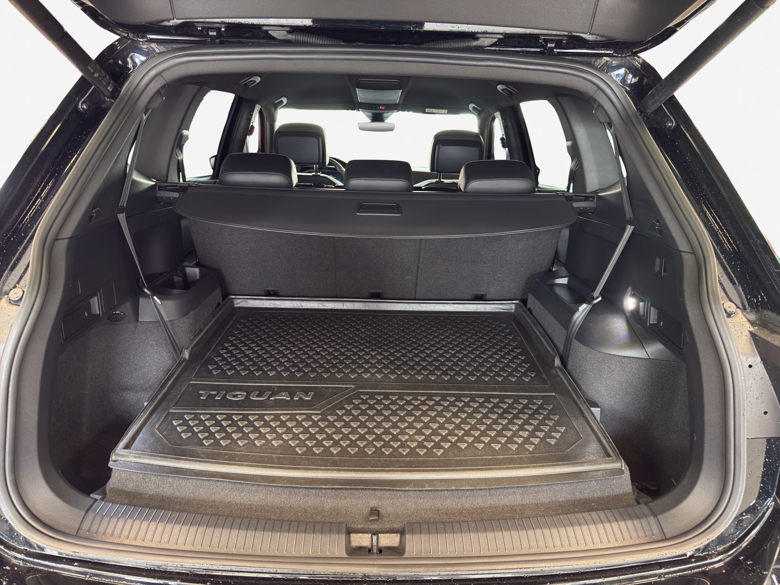 VW Tiguan Allspace 2.0 TDI SCR R-Line 4Motion DSG-image-12