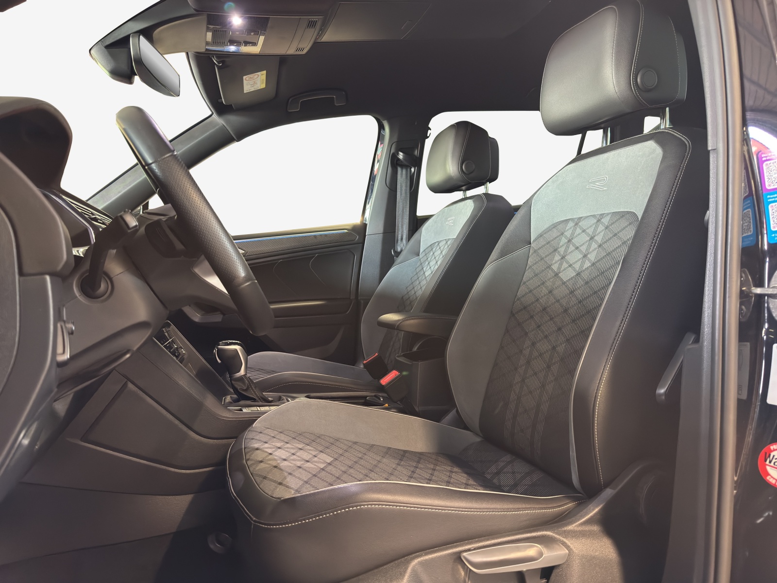 VW Tiguan Allspace 2.0 TDI SCR R-Line 4Motion DSG-image-15
