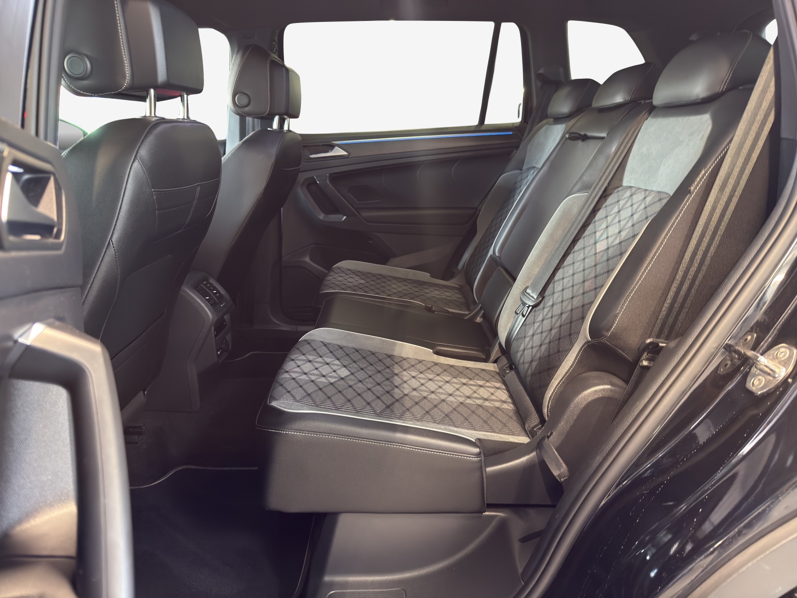 VW Tiguan Allspace 2.0 TDI SCR R-Line 4Motion DSG-image-11