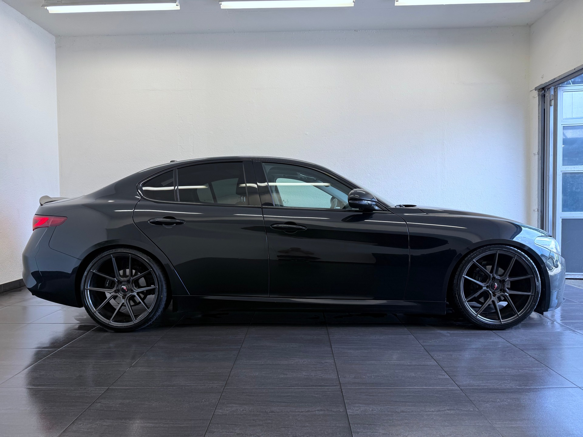 ALFA ROMEO Giulia 2.0 Super Automatic-showroom-element-3