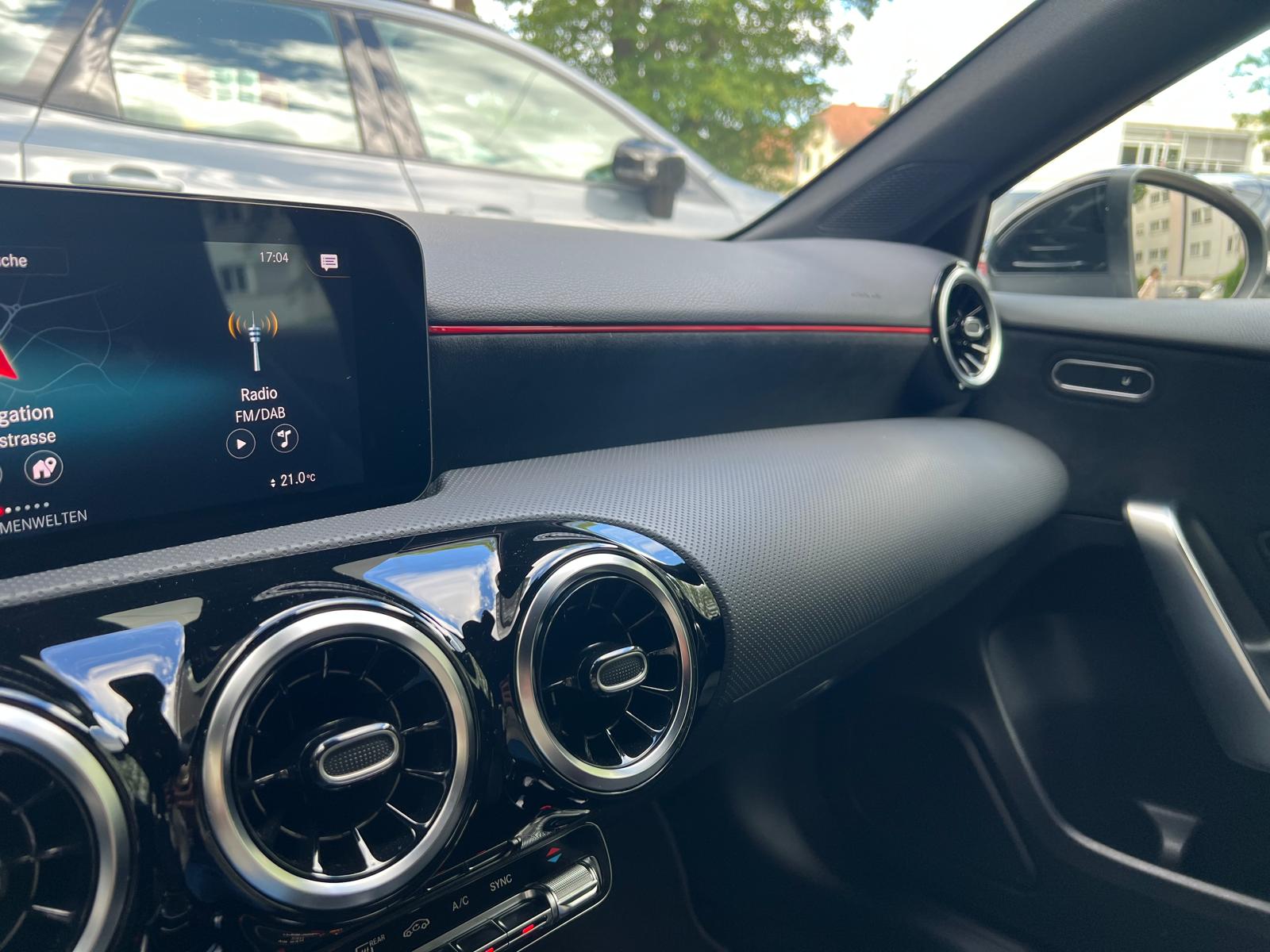 MERCEDES-BENZ A 200 AMG Line-image-17