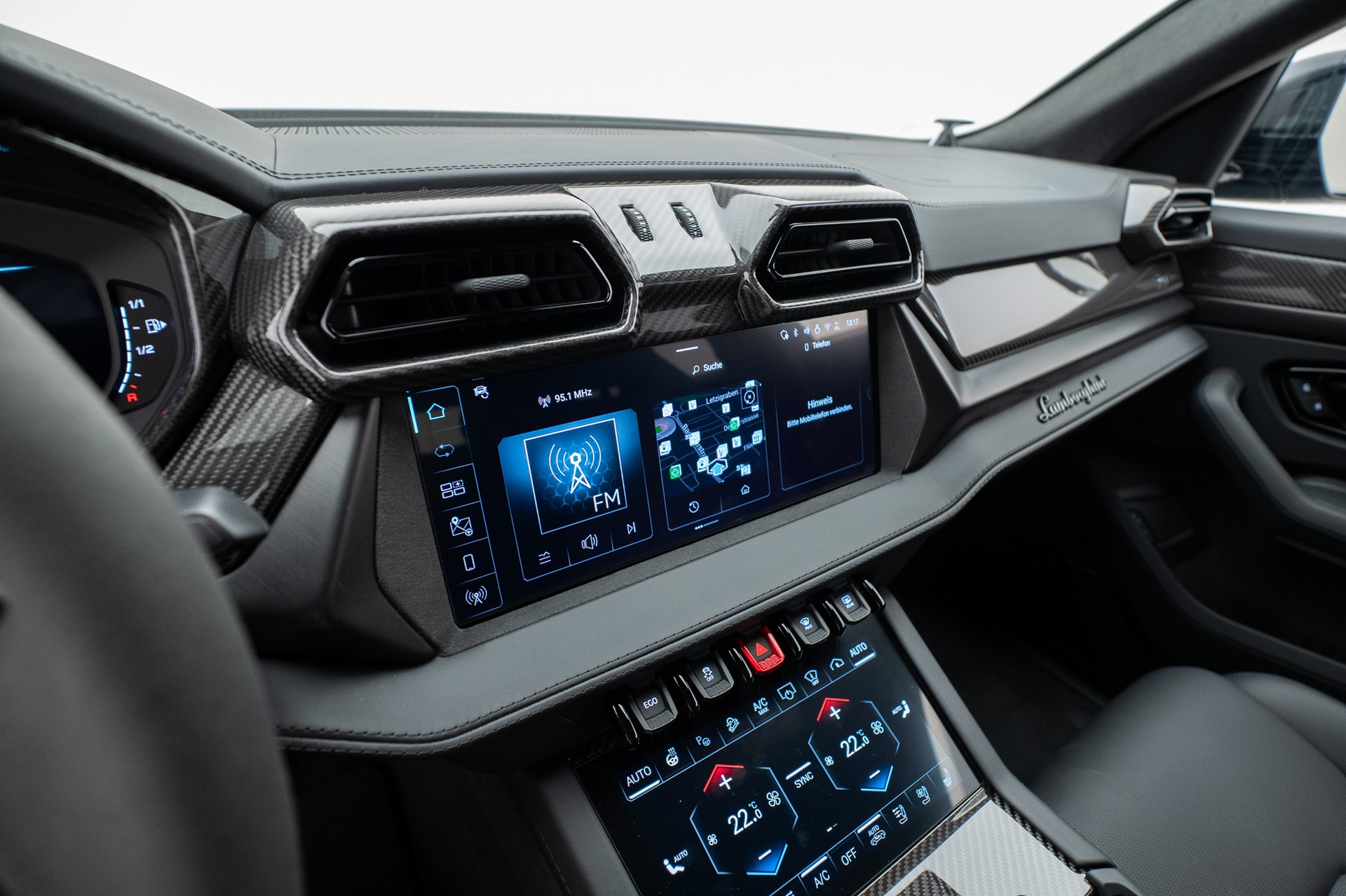 LAMBORGHINI Urus SE-image-10