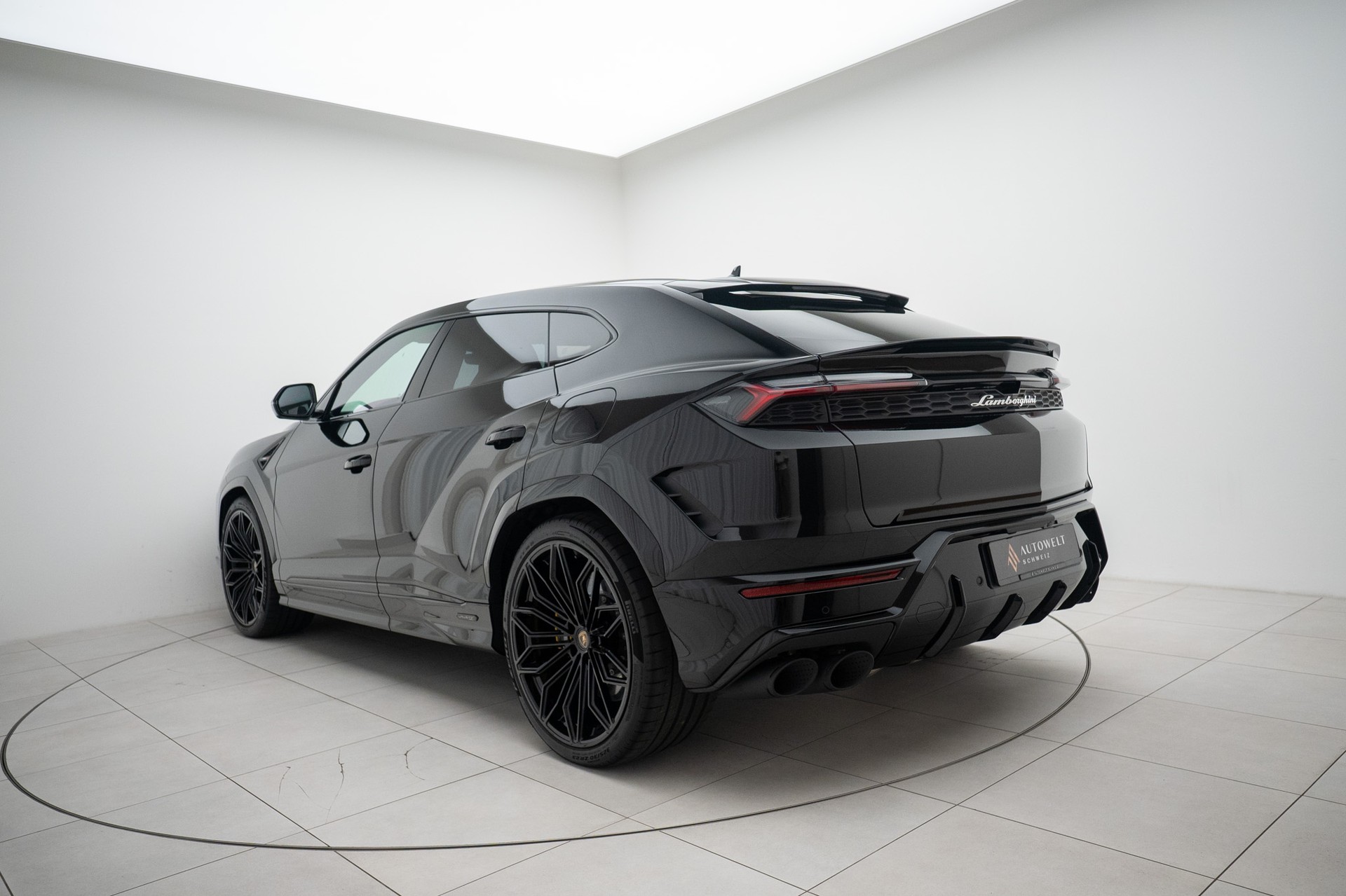 LAMBORGHINI Urus SE-image-1