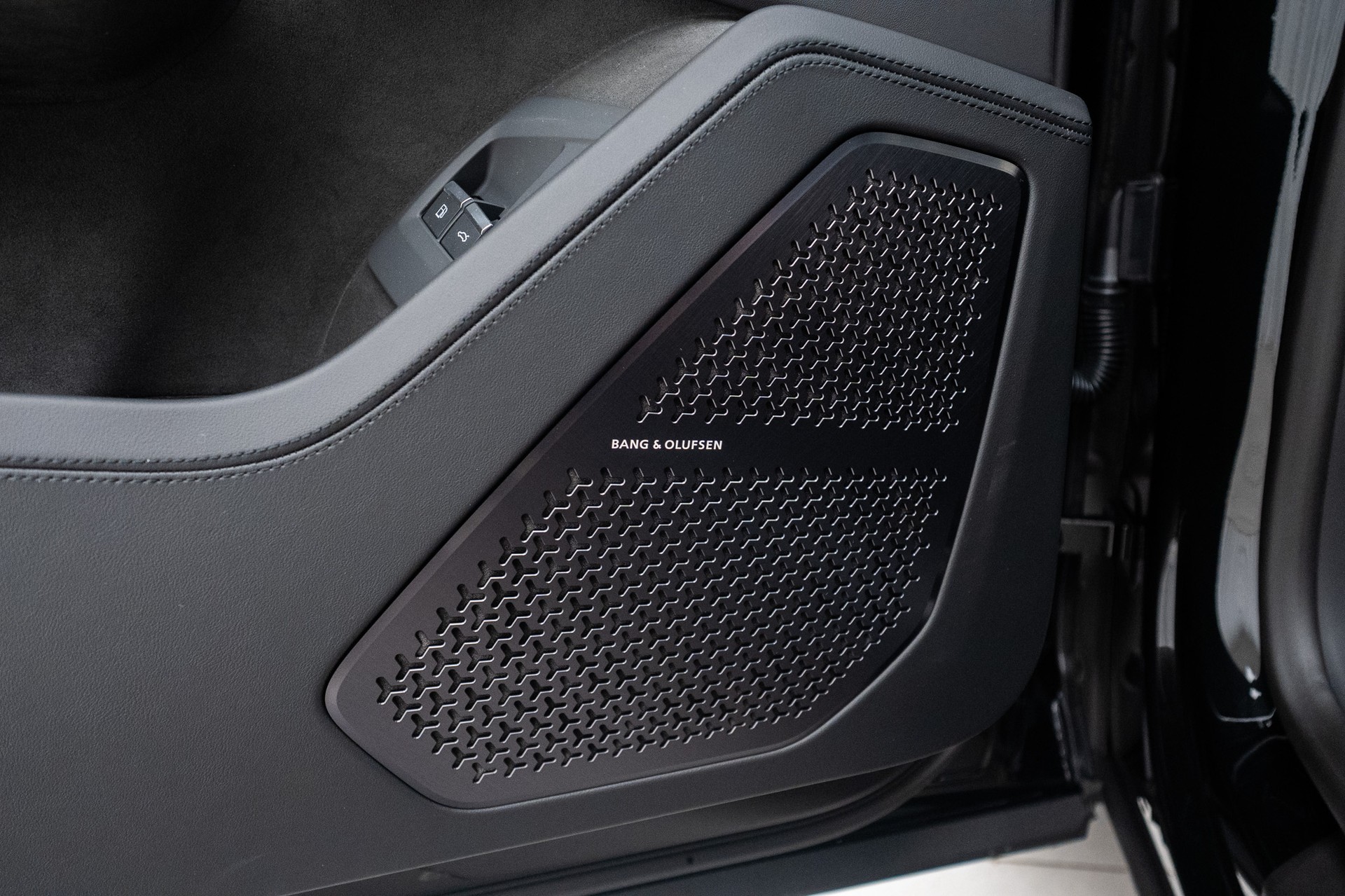 LAMBORGHINI Urus SE-image-8