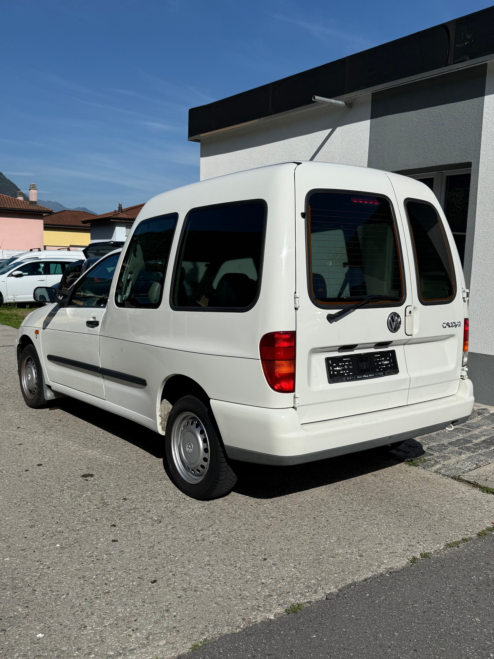 VW Caddy 1.4-image-8