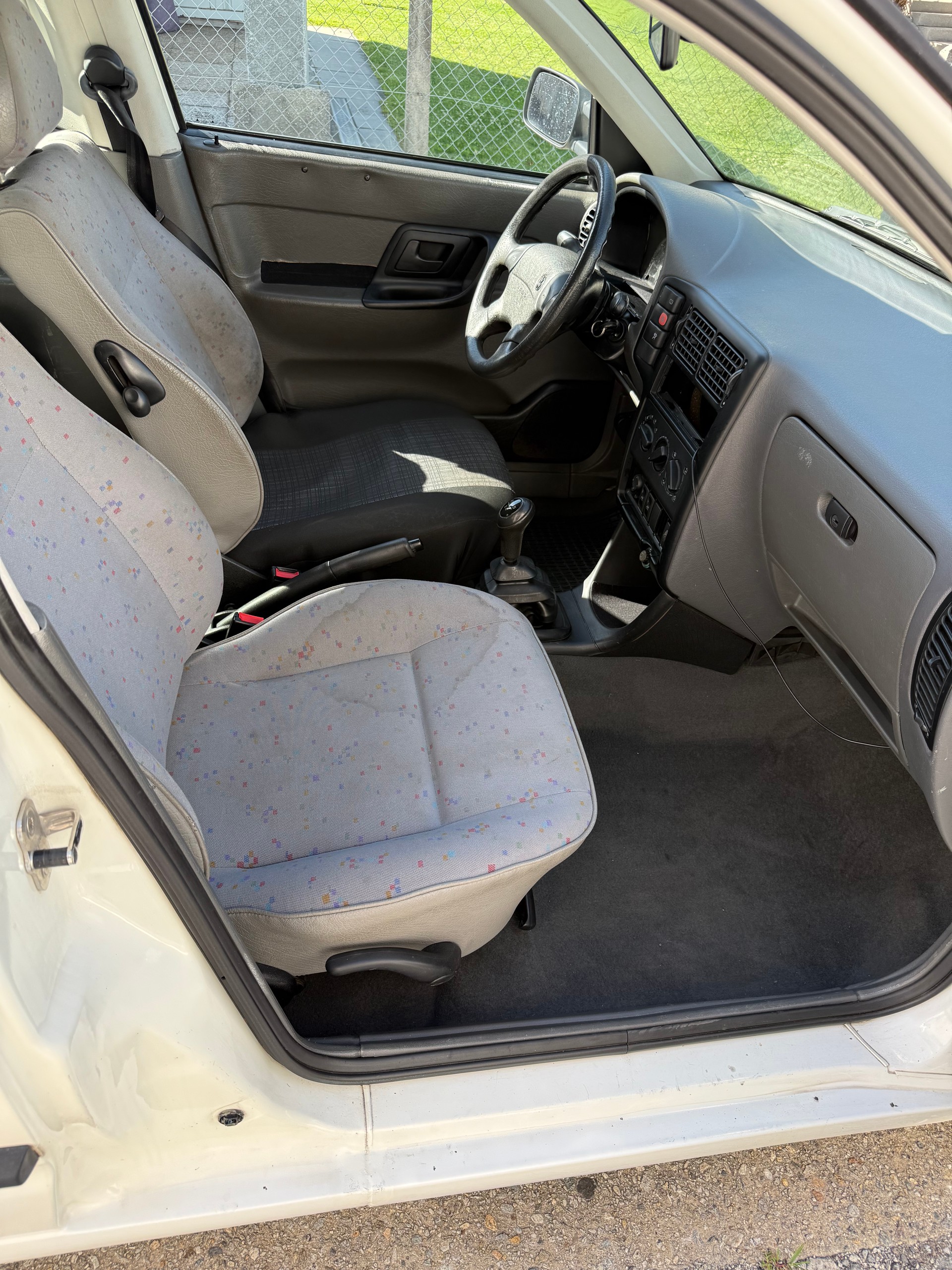 VW Caddy 1.4-image-12