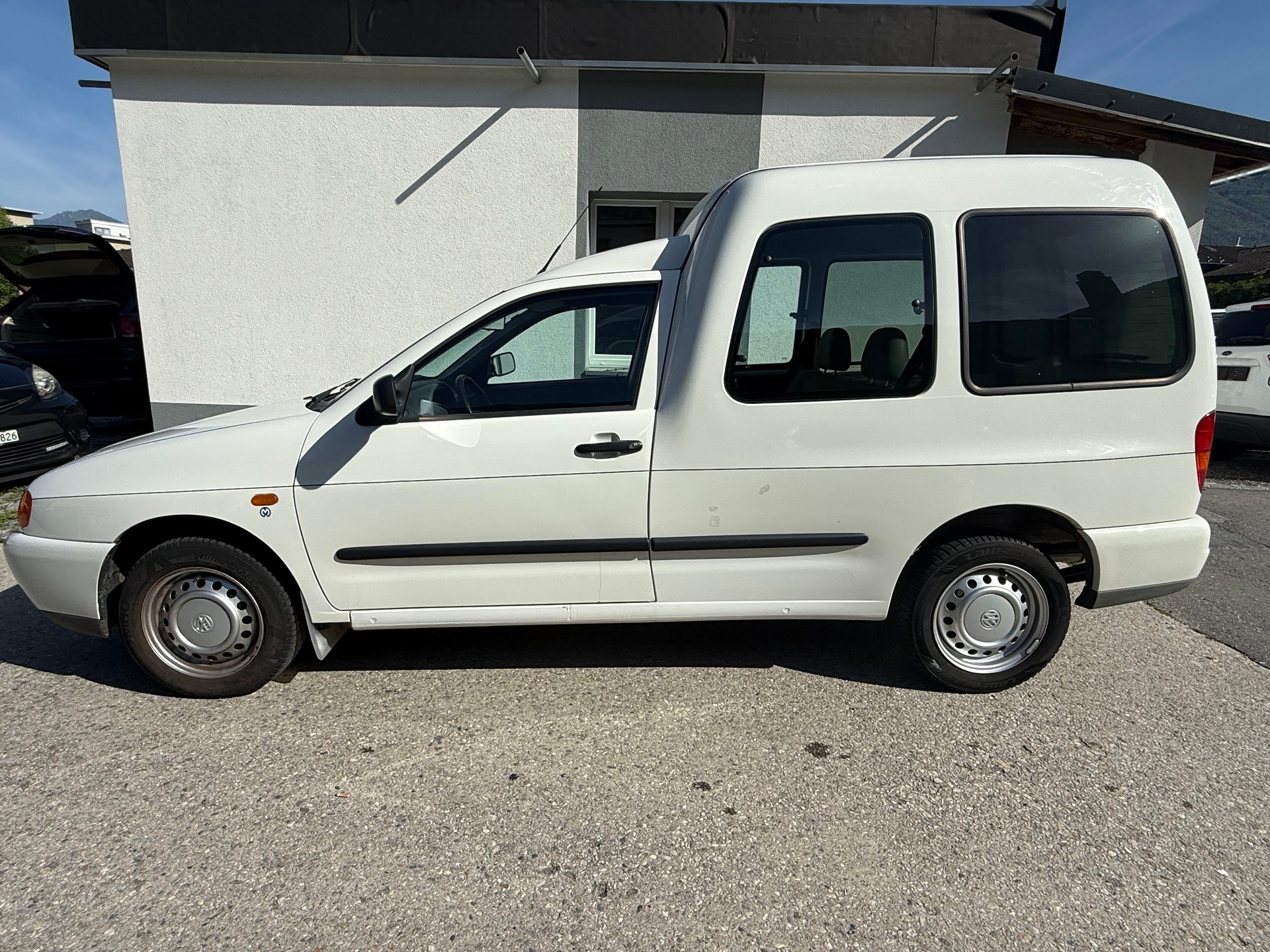 VW Caddy 1.4-image-6