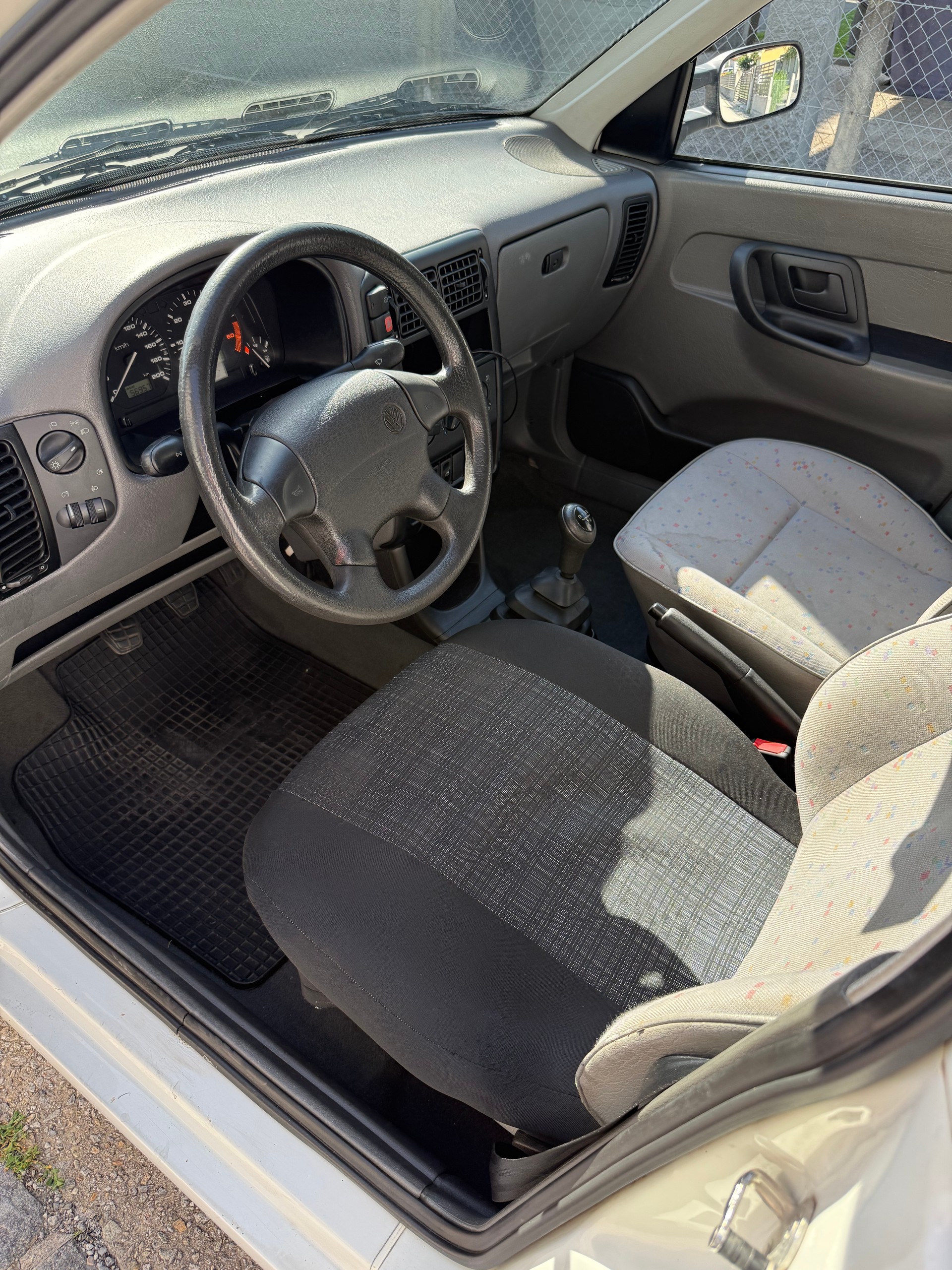 VW Caddy 1.4-image-11