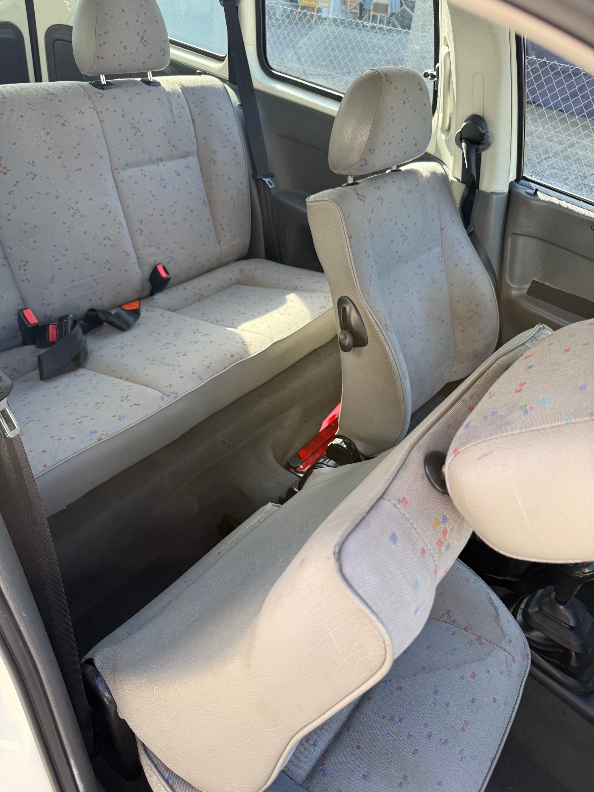 VW Caddy 1.4-image-13
