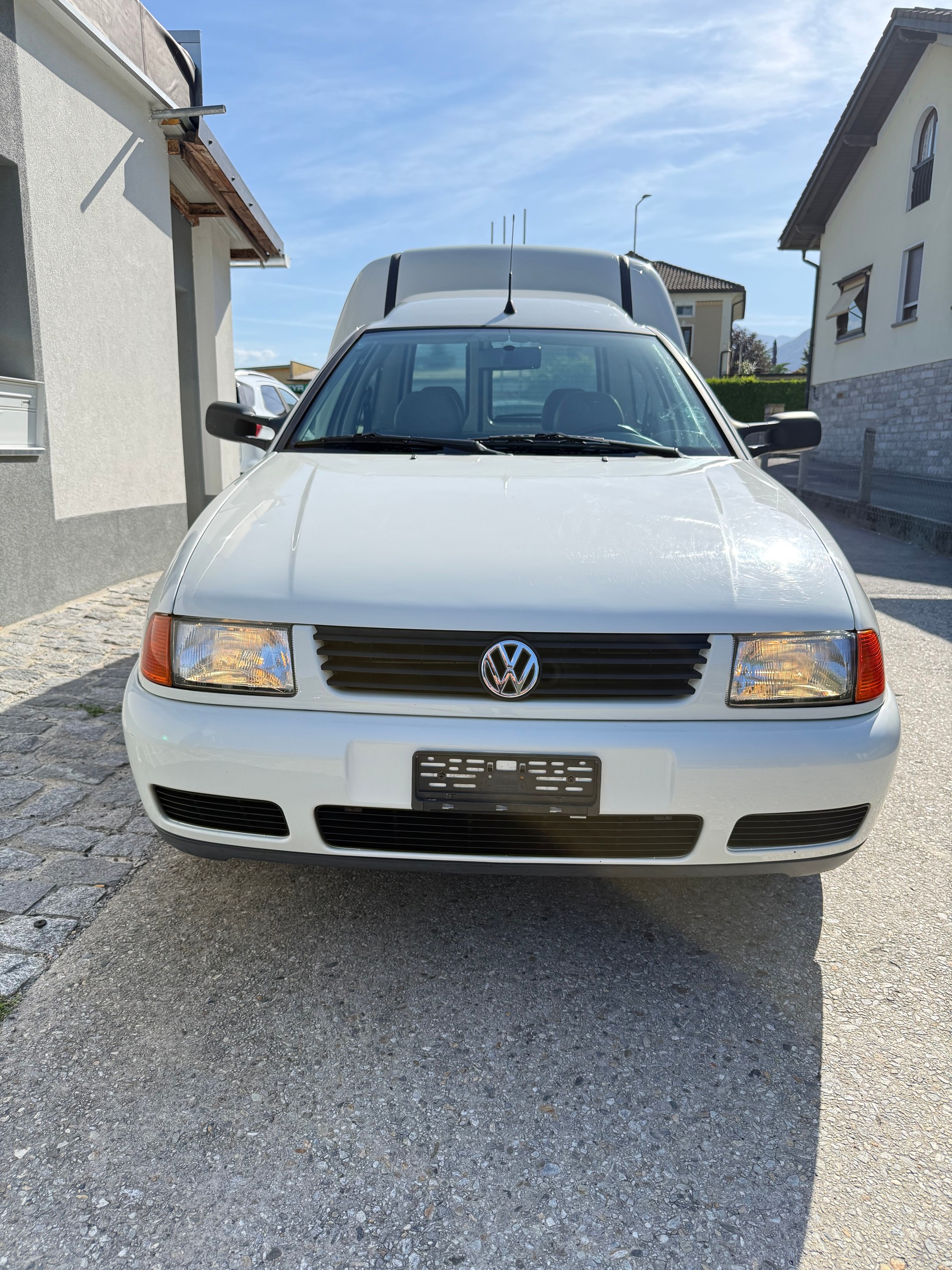 VW Caddy 1.4-image-4