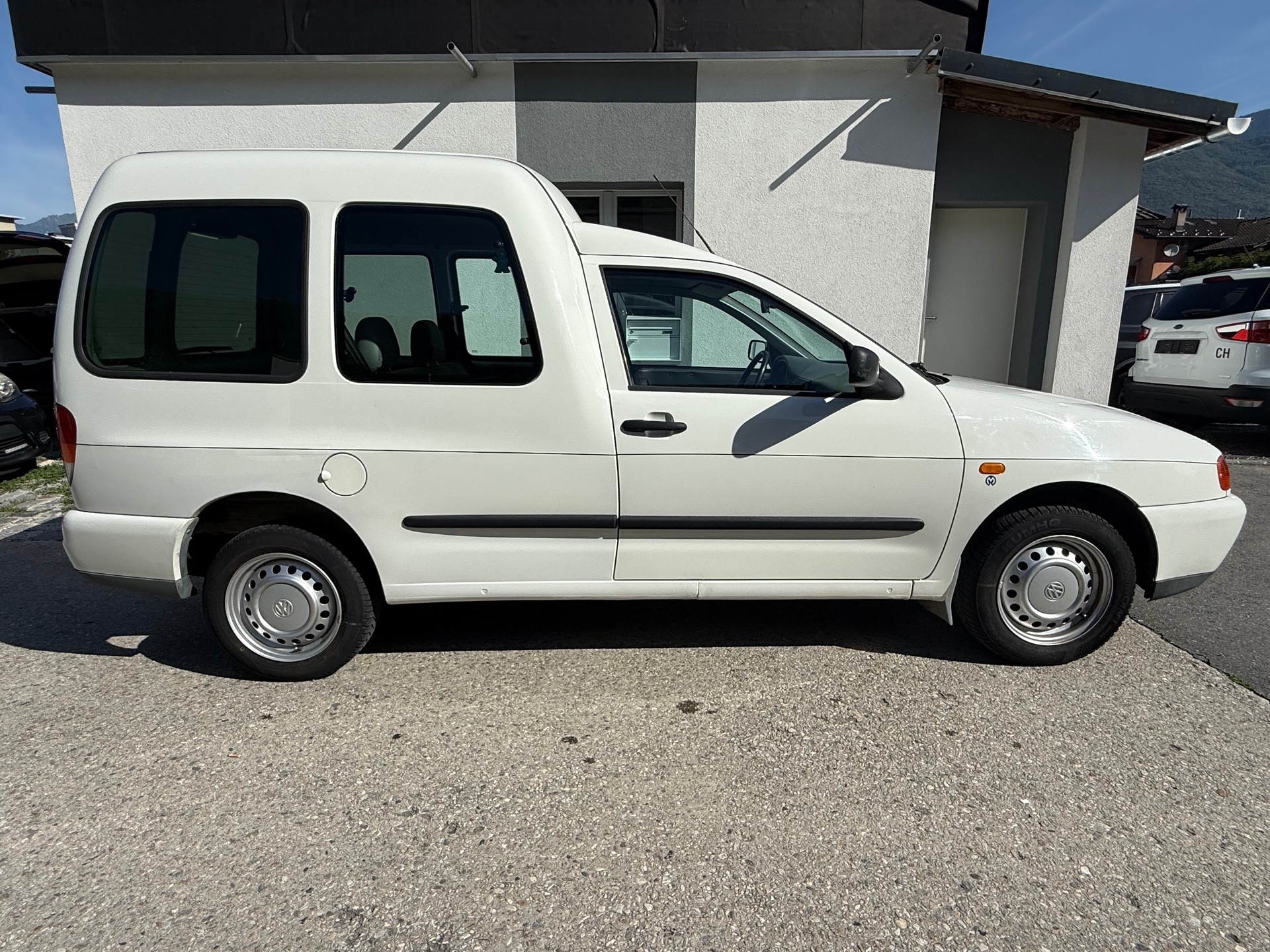 VW Caddy 1.4-image-5