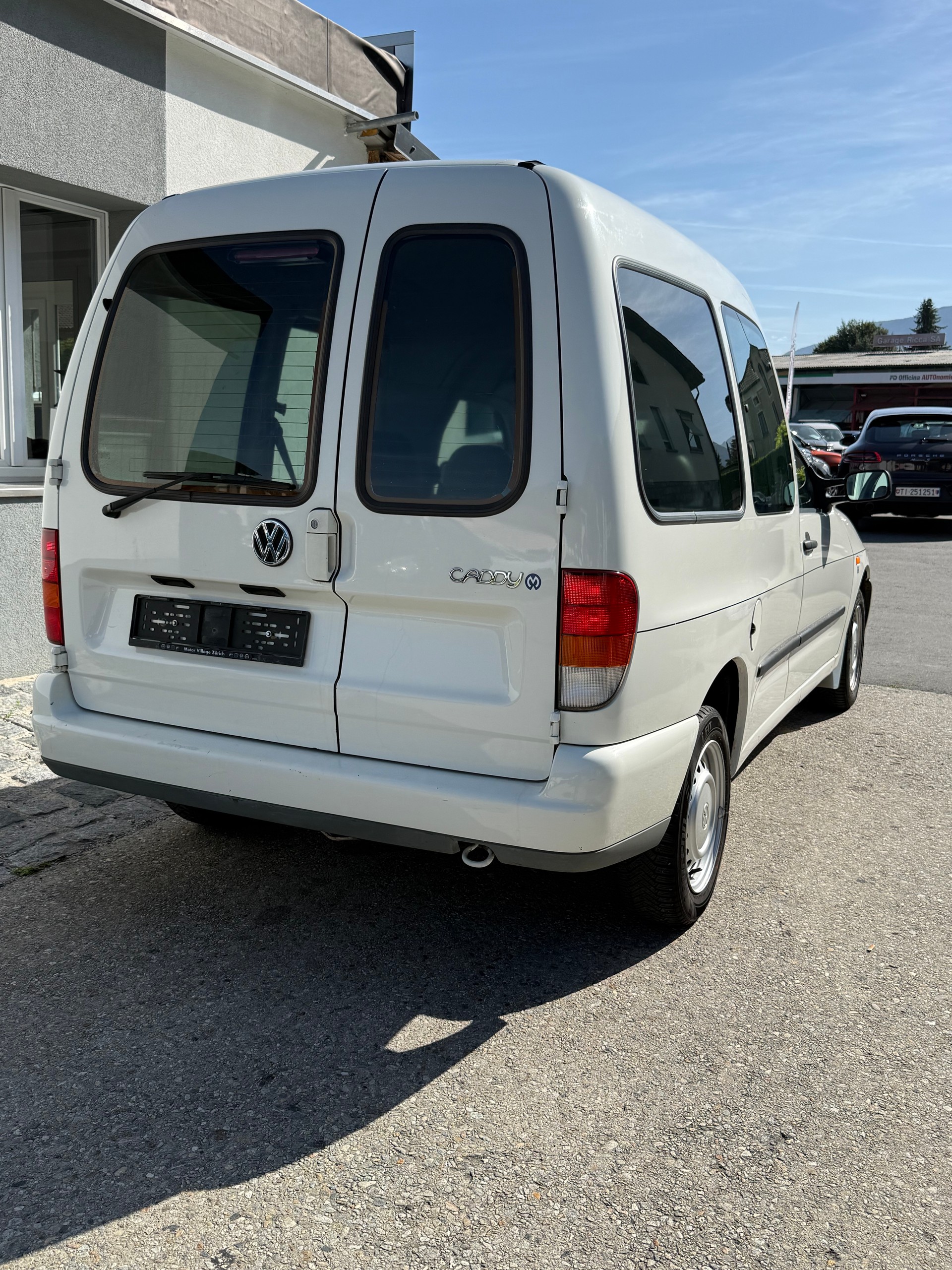 VW Caddy 1.4-image-7