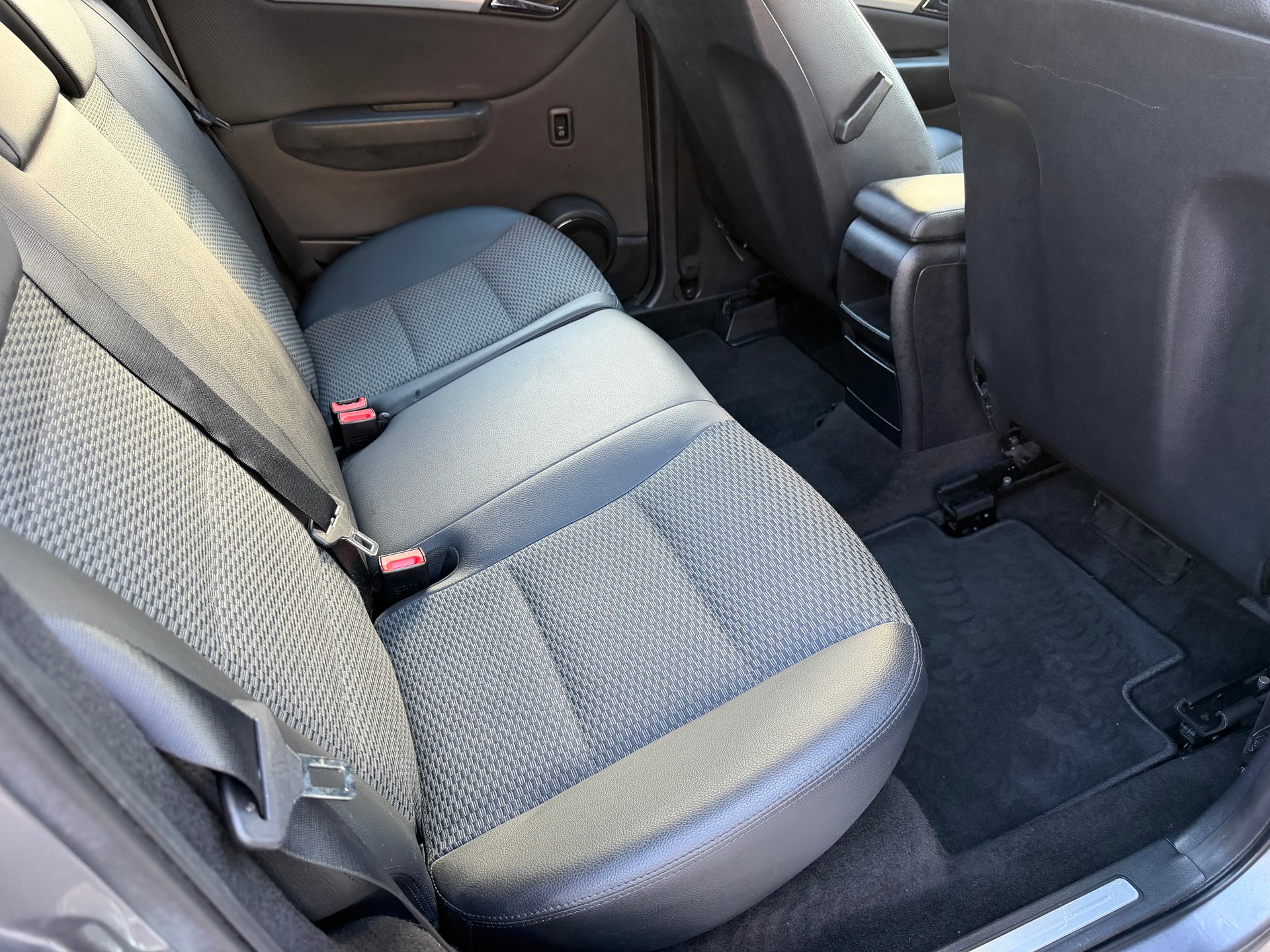 MERCEDES-BENZ B 180 Selection Autotronic-image-13