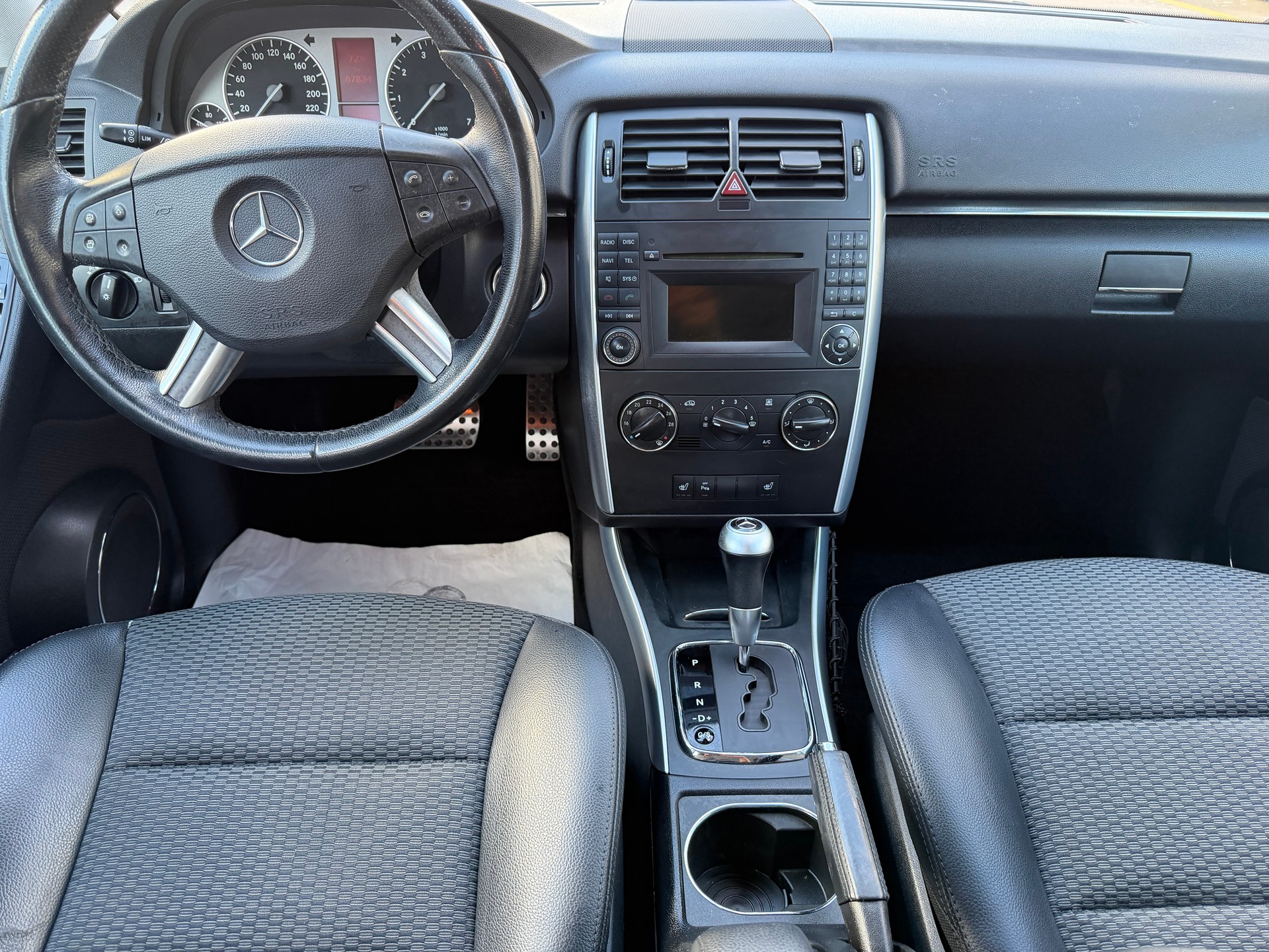MERCEDES-BENZ B 180 Selection Autotronic-image-10
