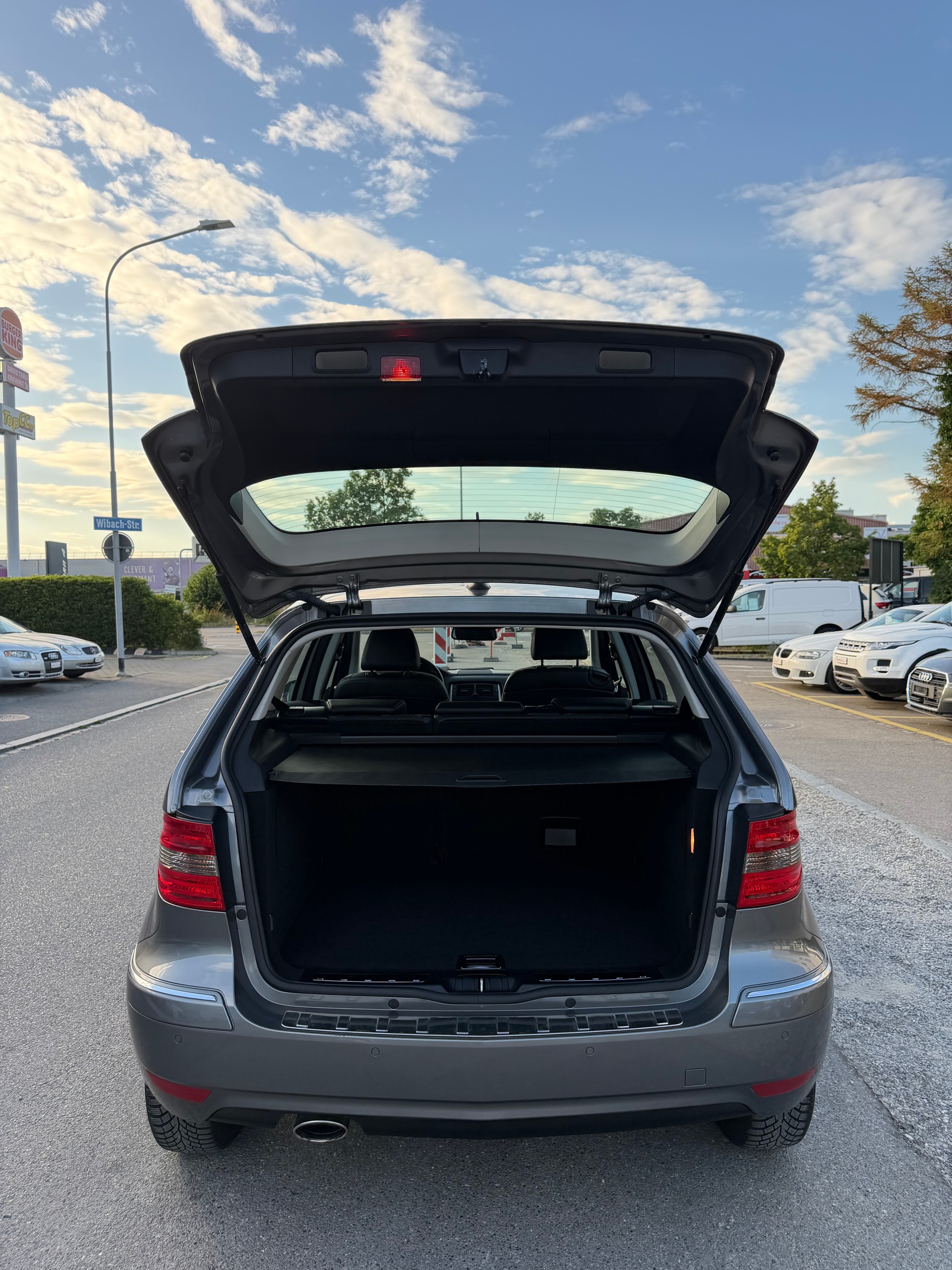 MERCEDES-BENZ B 180 Selection Autotronic-image-12