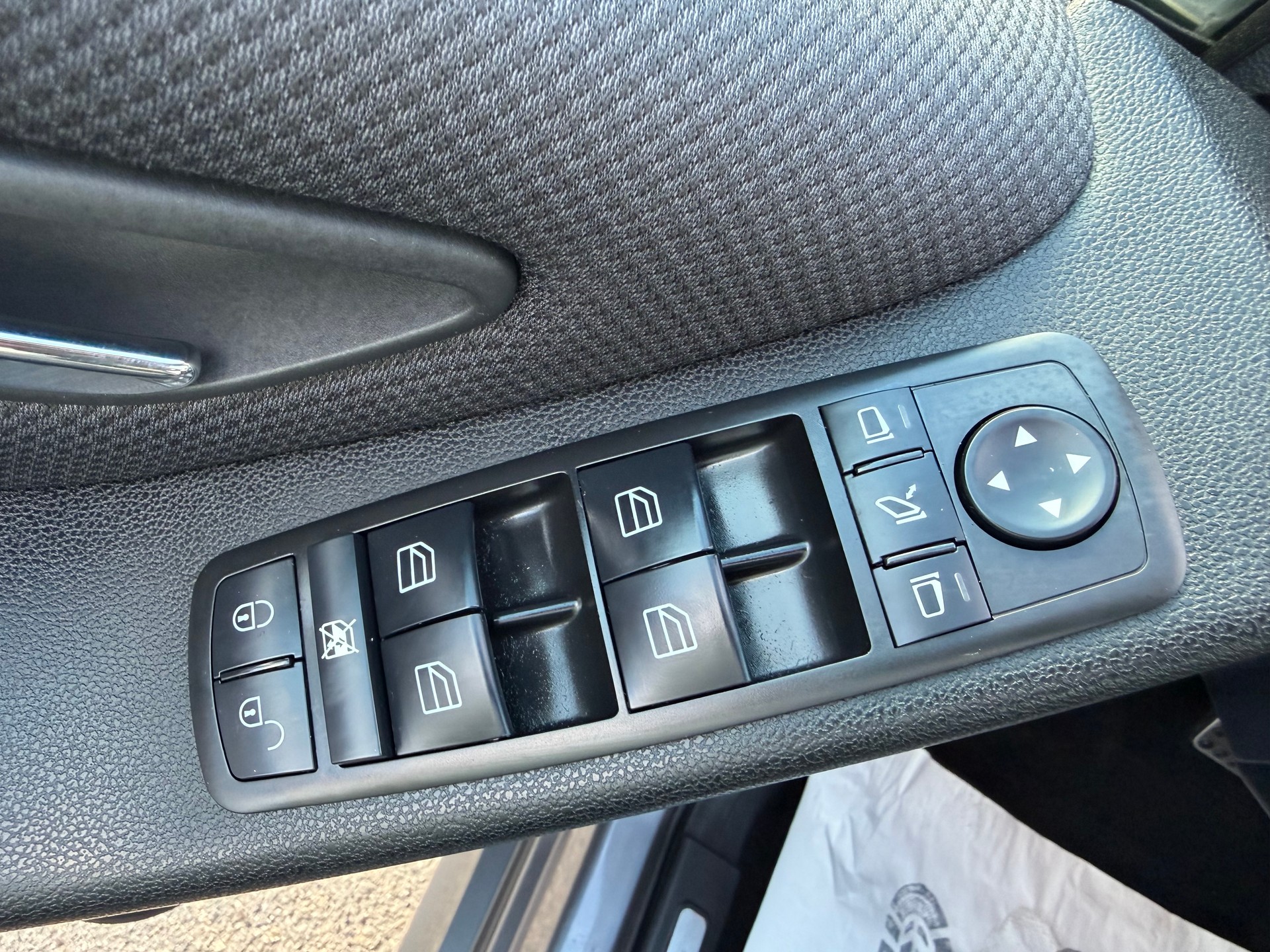 MERCEDES-BENZ B 180 Selection Autotronic-image-8