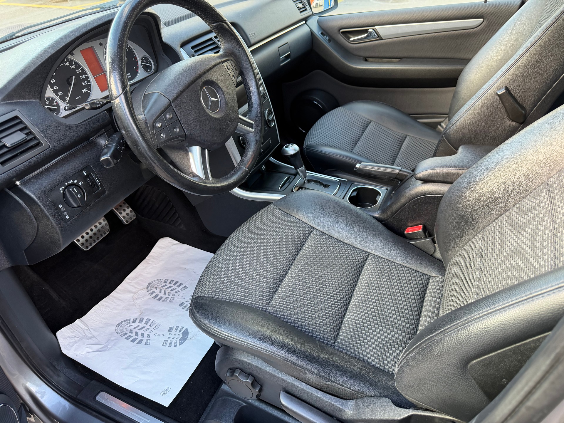 MERCEDES-BENZ B 180 Selection Autotronic-image-7
