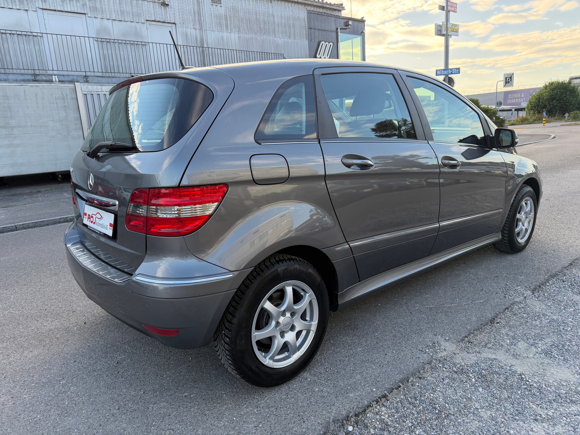 MERCEDES-BENZ B 180 Selection Autotronic-image-4