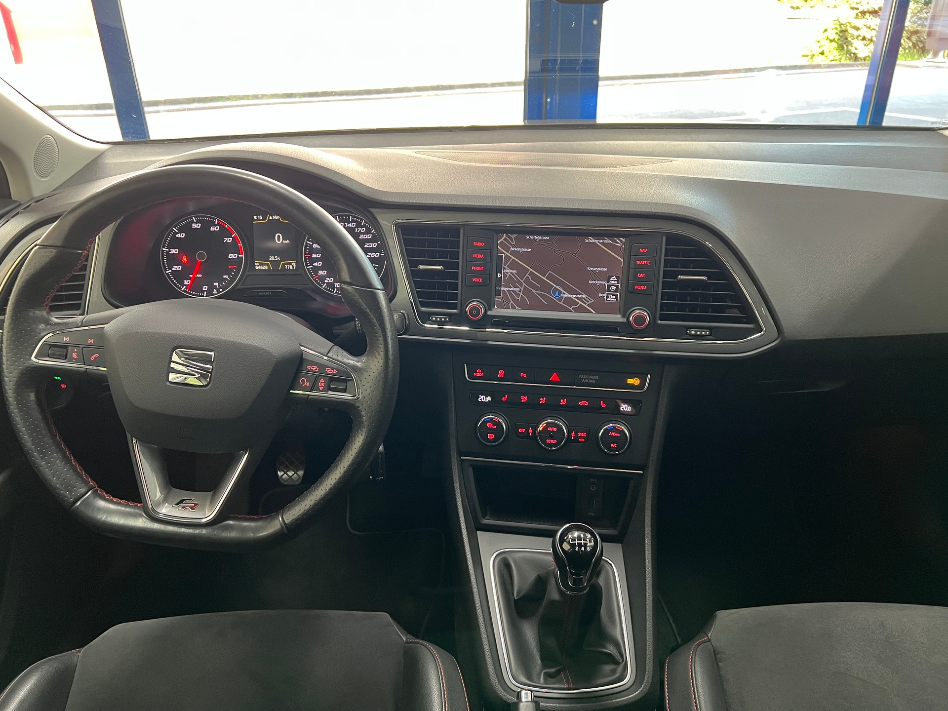 SEAT Leon 1.4 TSI FR Line-image-8