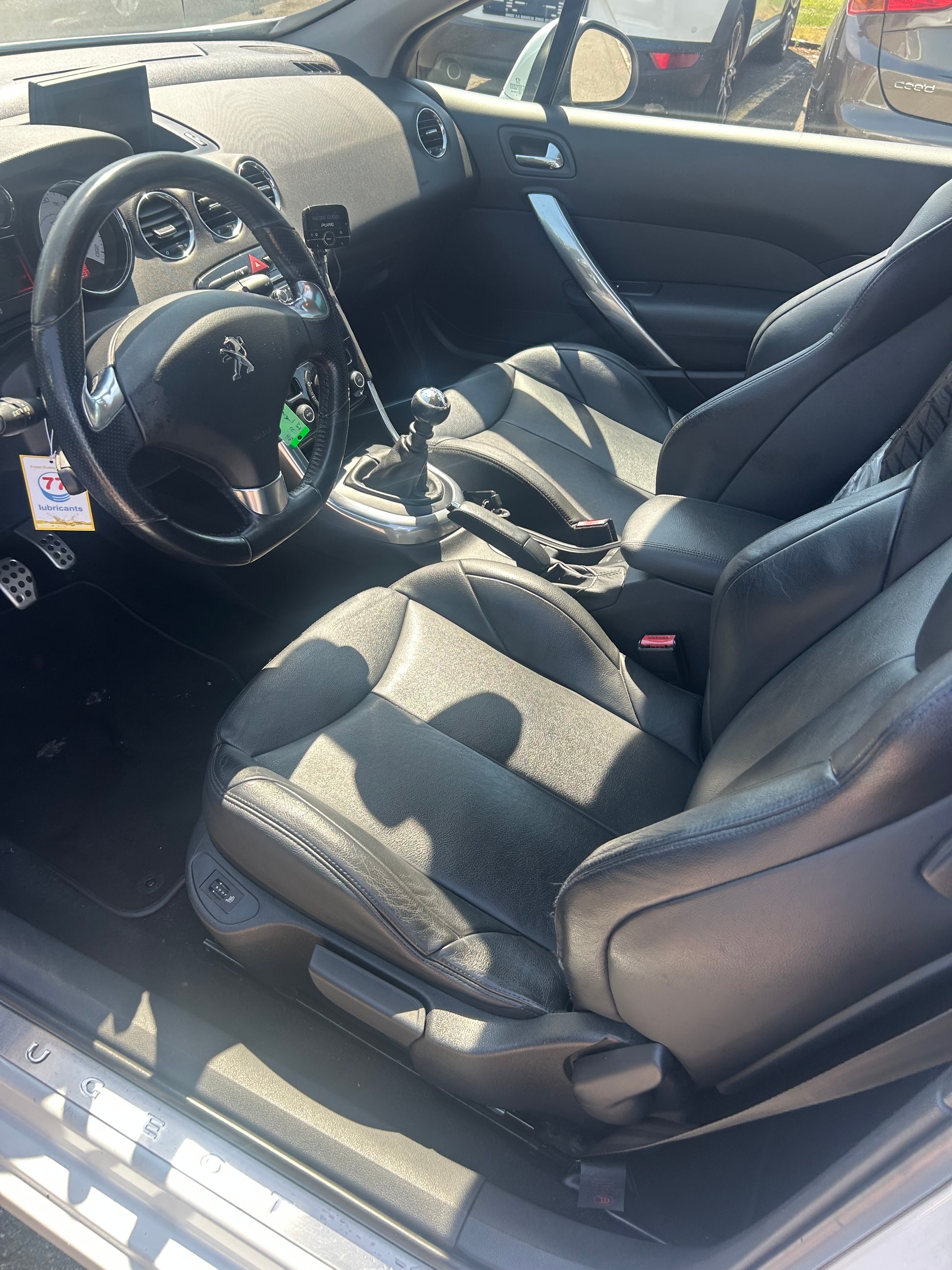 PEUGEOT 308 CC 1.6 16V Turbo Allure-image-12