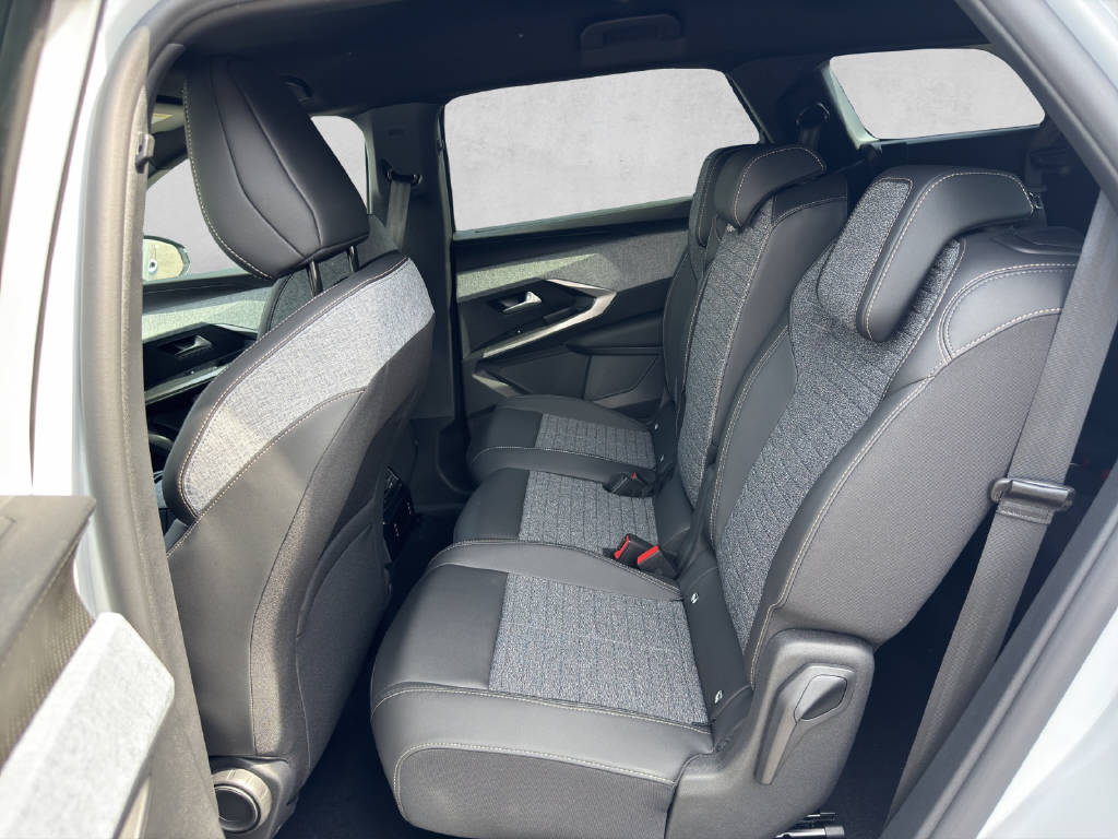 PEUGEOT 5008 1.2 Hybrid Allure Premium-image-6
