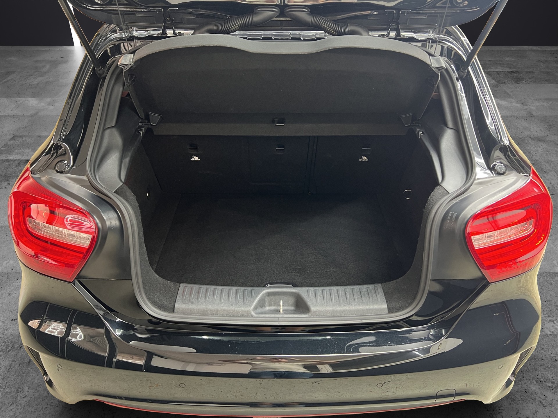 MERCEDES-BENZ A 250 Sport 7G-DCT-image-13