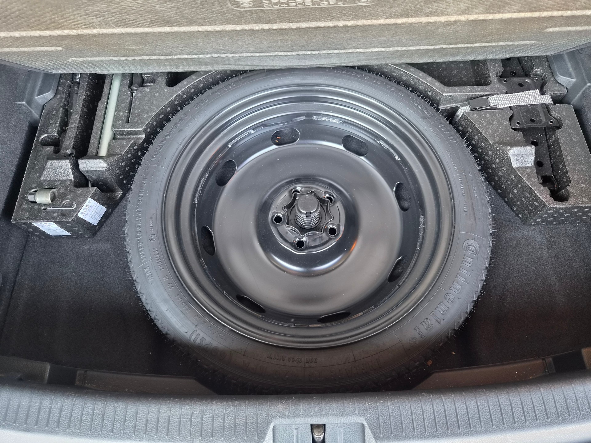 VW Golf 2.0 TDI Comfortline 4Motion-image-12