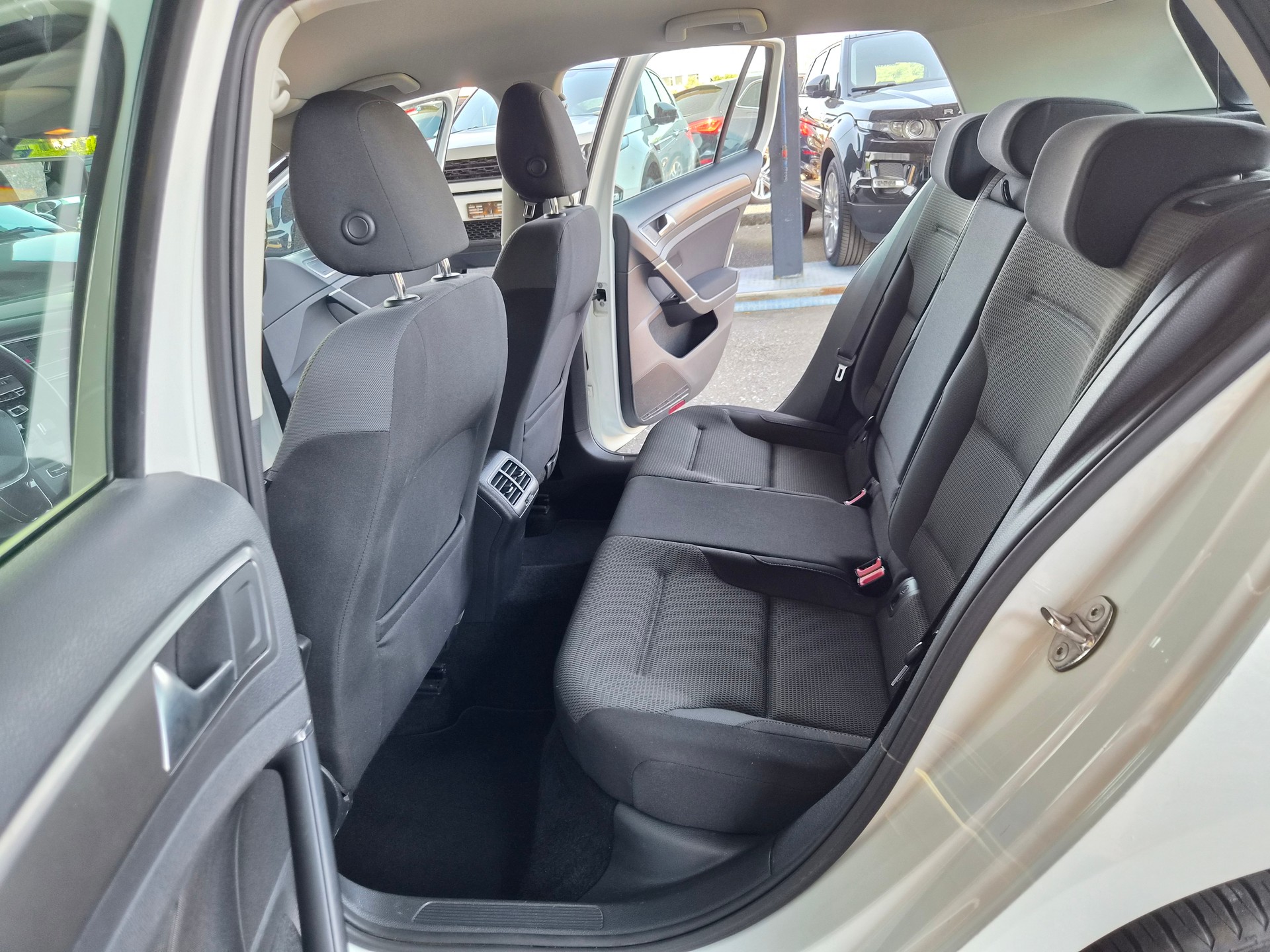 VW Golf 2.0 TDI Comfortline 4Motion-image-8