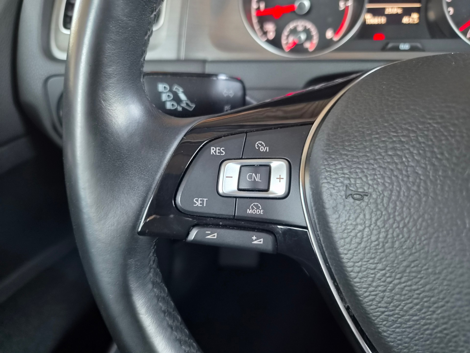 VW Golf 2.0 TDI Comfortline 4Motion-image-15