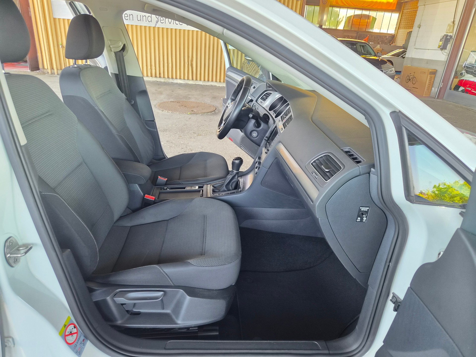 VW Golf 2.0 TDI Comfortline 4Motion-image-9