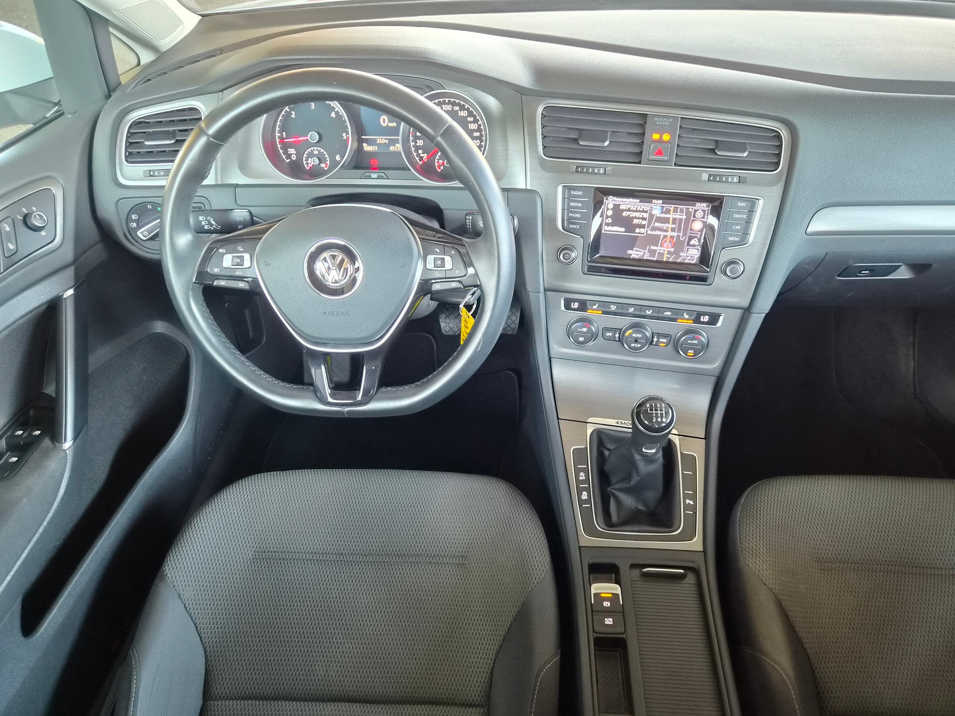 VW Golf 2.0 TDI Comfortline 4Motion-image-13