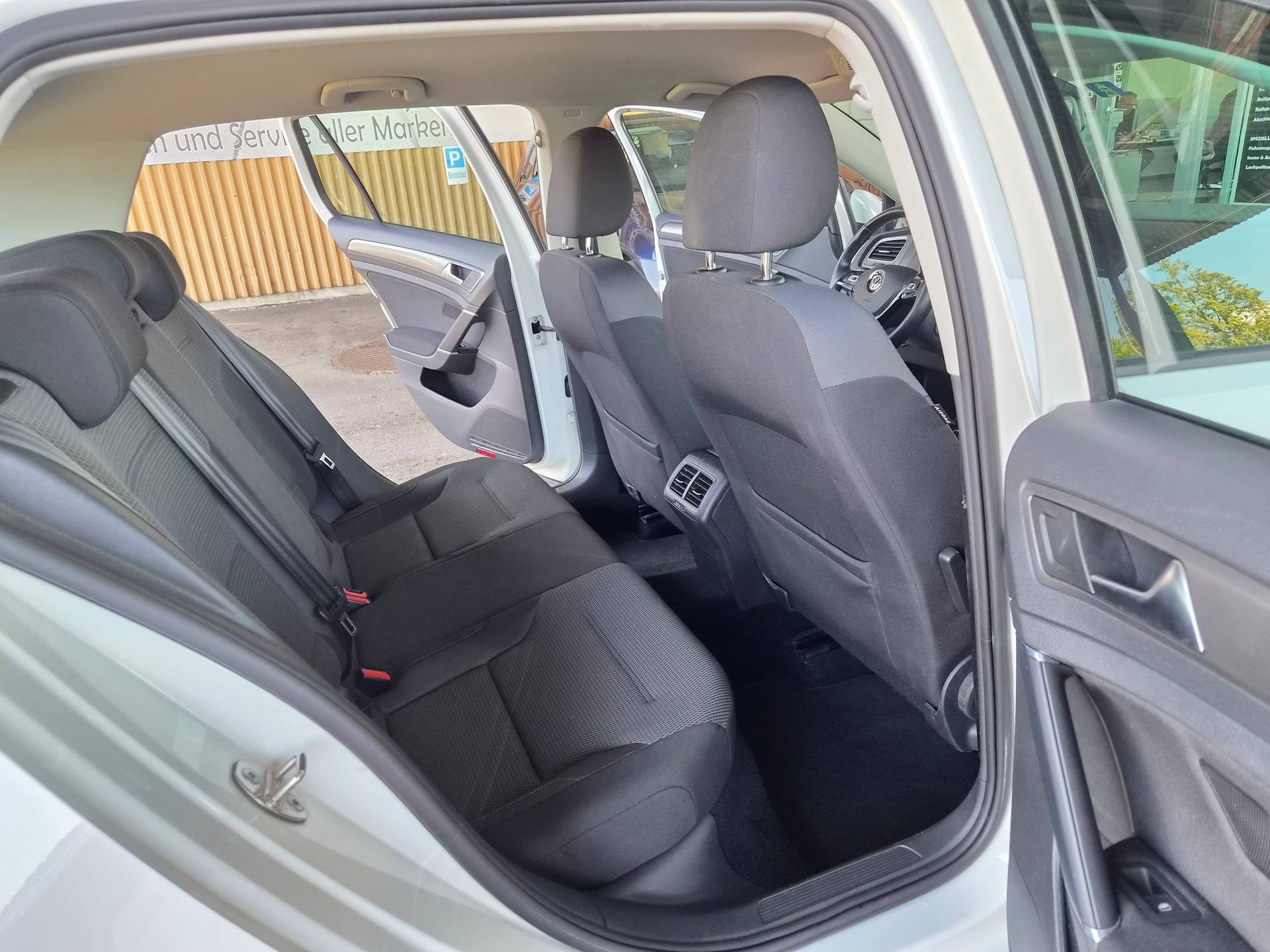 VW Golf 2.0 TDI Comfortline 4Motion-image-10
