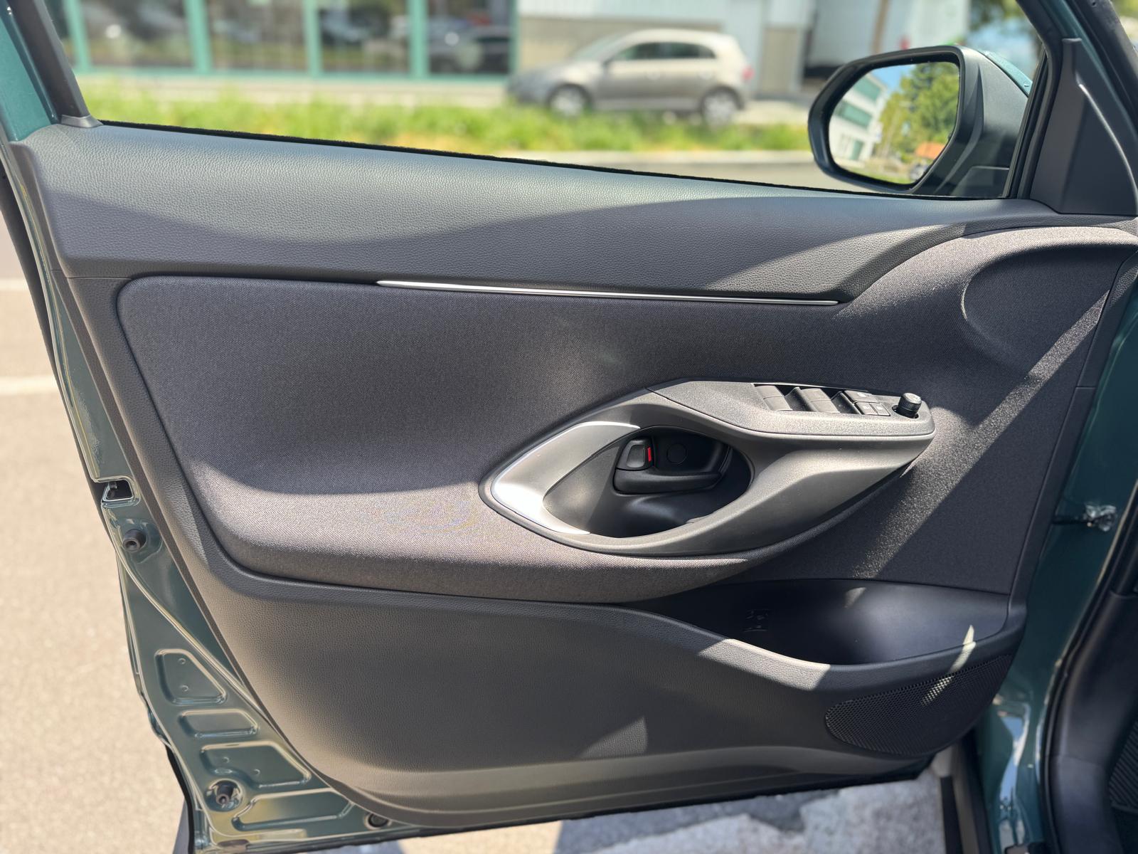 TOYOTA Yaris Cross 1.5 Comfort e-CVT-image-9