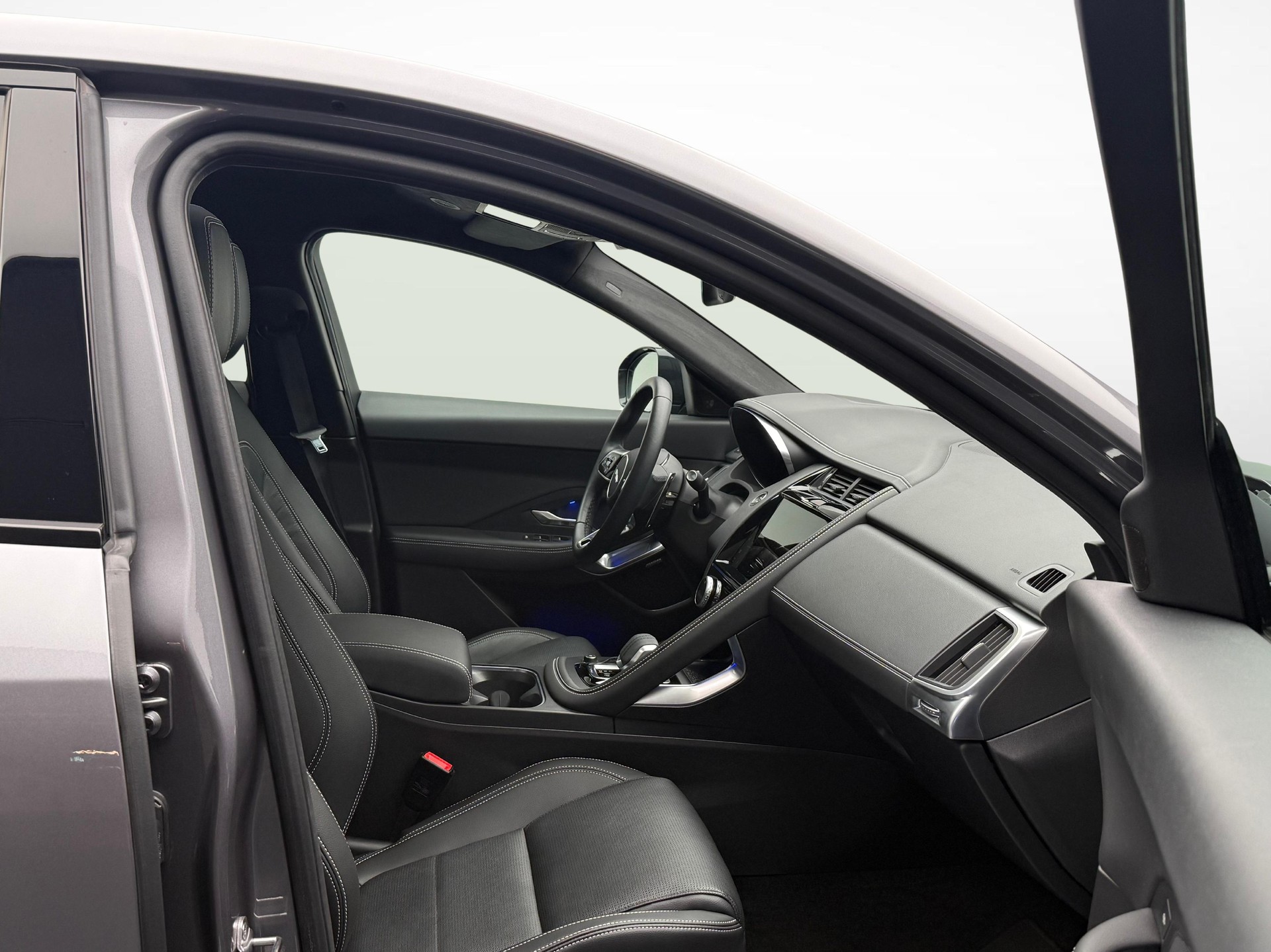 JAGUAR E-Pace 1.5 T 300e R-Dynamic SE AWD-image-9