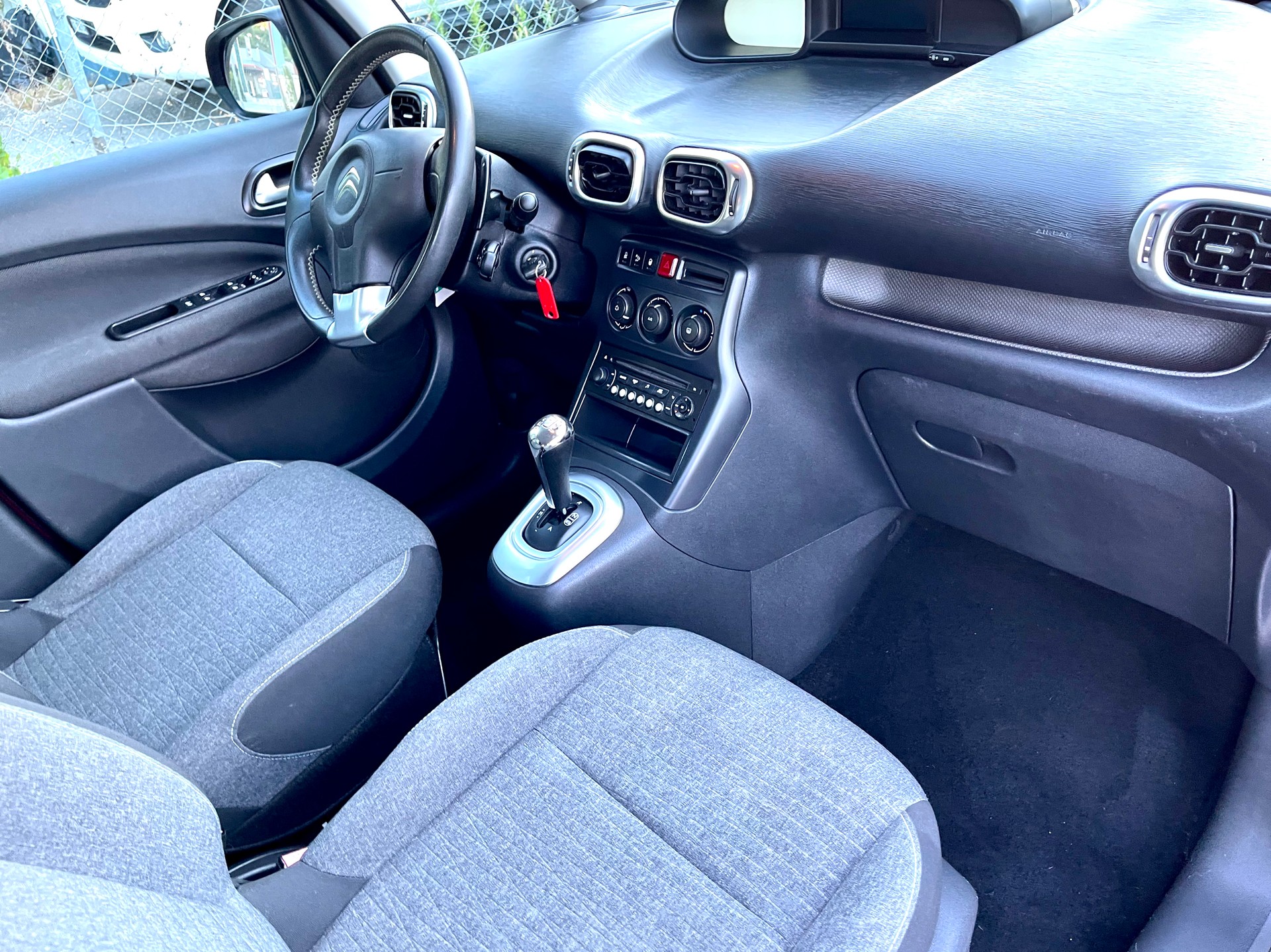 CITROEN C3 Picasso 1.6i 16V Séduction EGS6-image-12