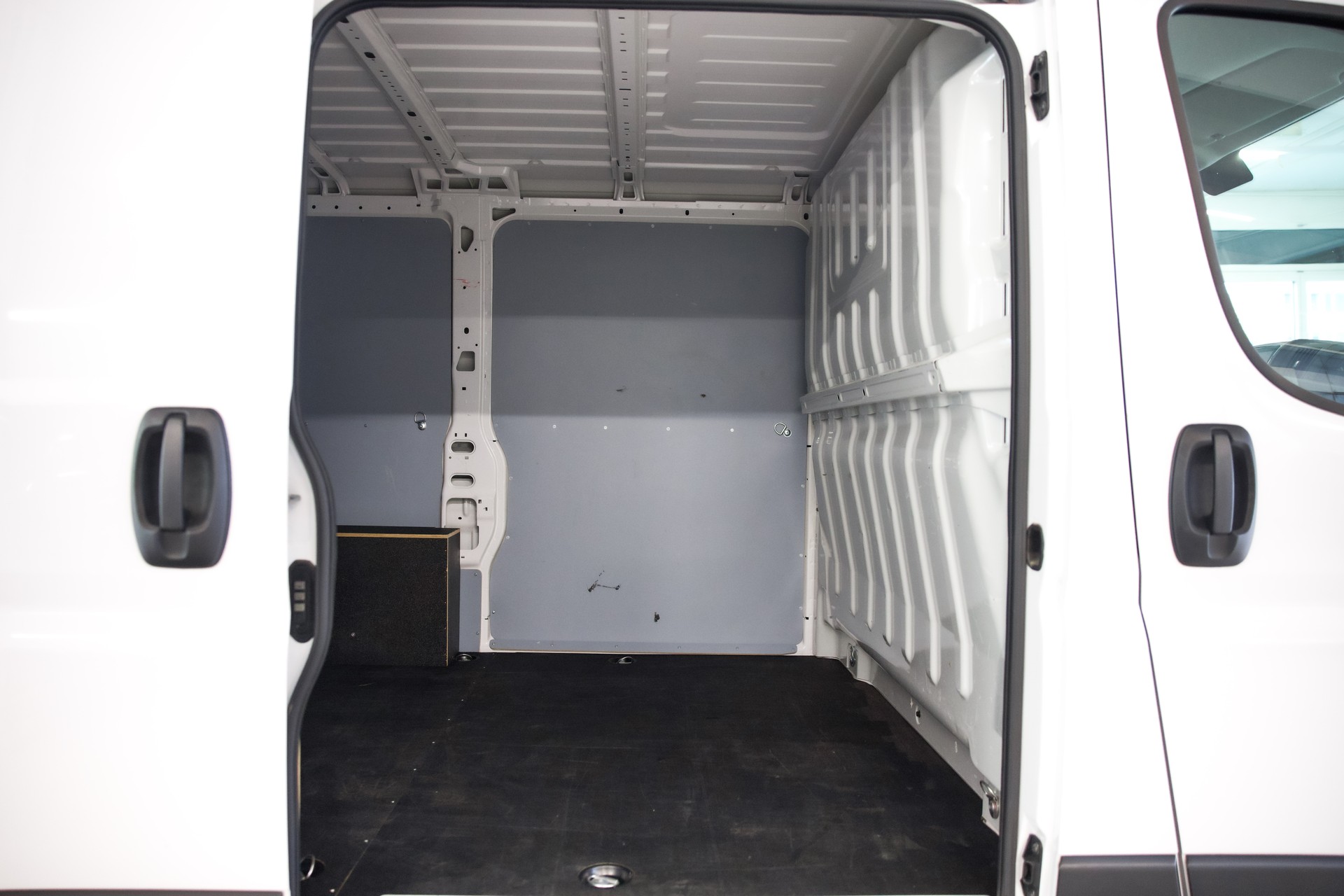 PEUGEOT Boxer 330 L1H1 2.2 BlueHDi 120 S/S-image-14