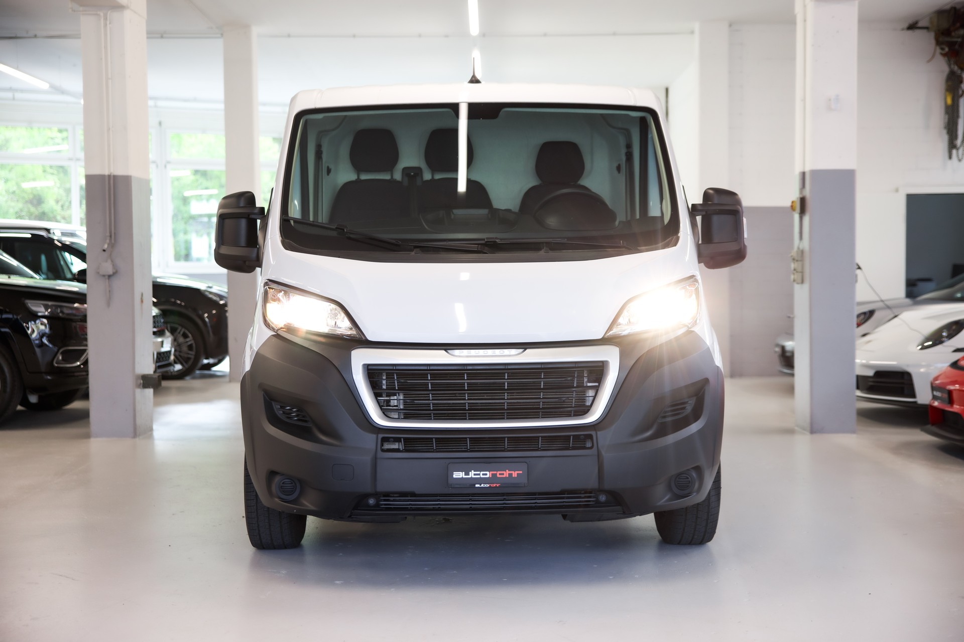 PEUGEOT Boxer 330 L1H1 2.2 BlueHDi 120 S/S-image-1