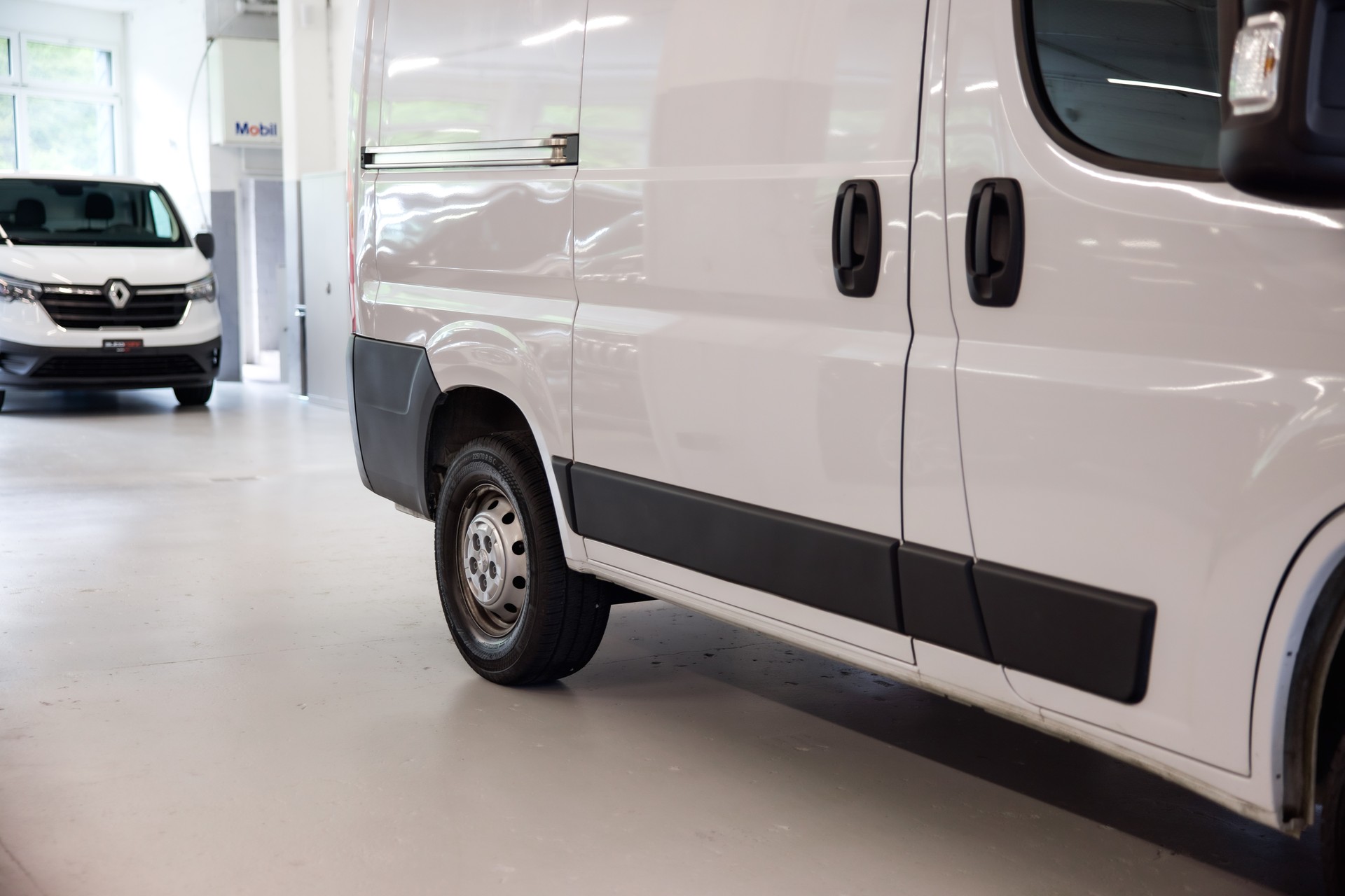 PEUGEOT Boxer 330 L1H1 2.2 BlueHDi 120 S/S-image-12