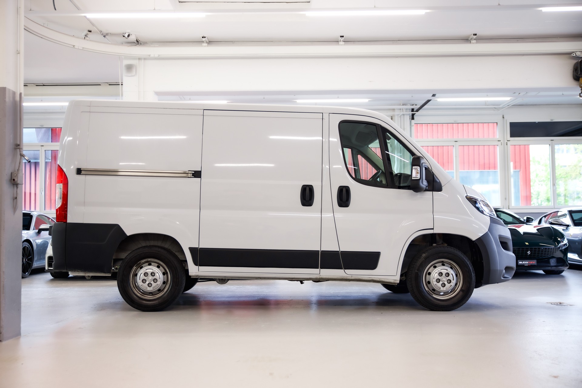 PEUGEOT Boxer 330 L1H1 2.2 BlueHDi 120 S/S-image-3